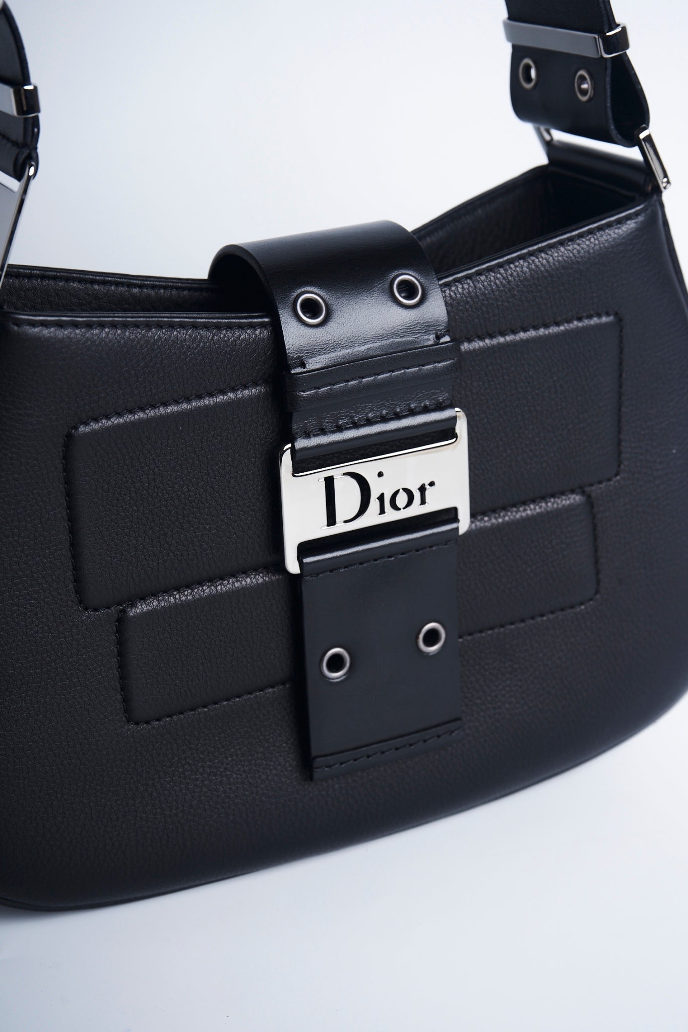 Dior street-chic shoulder bag