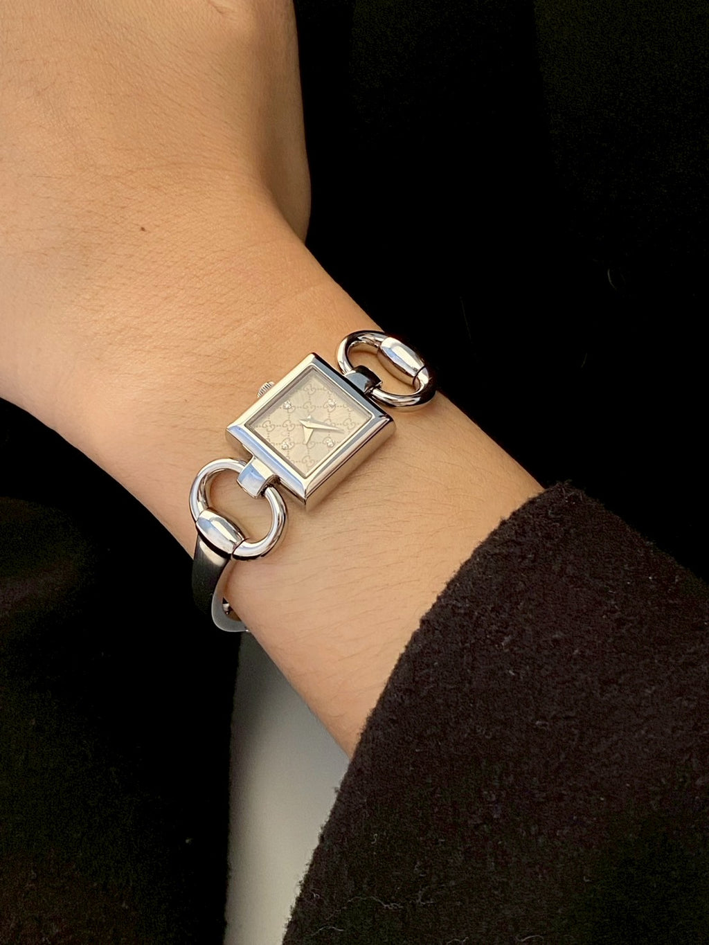 Gucci diamond logo dial