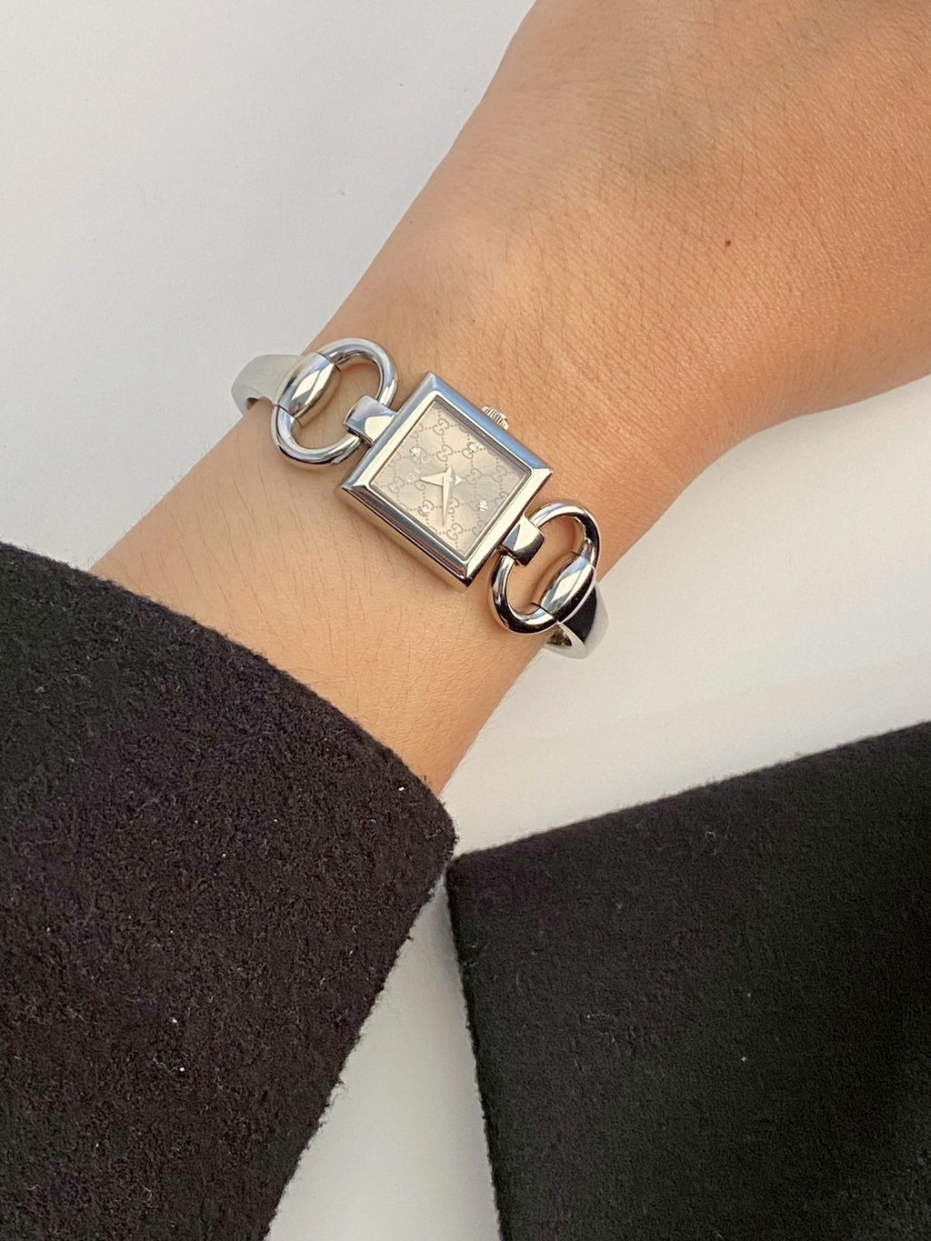 Gucci diamond logo dial