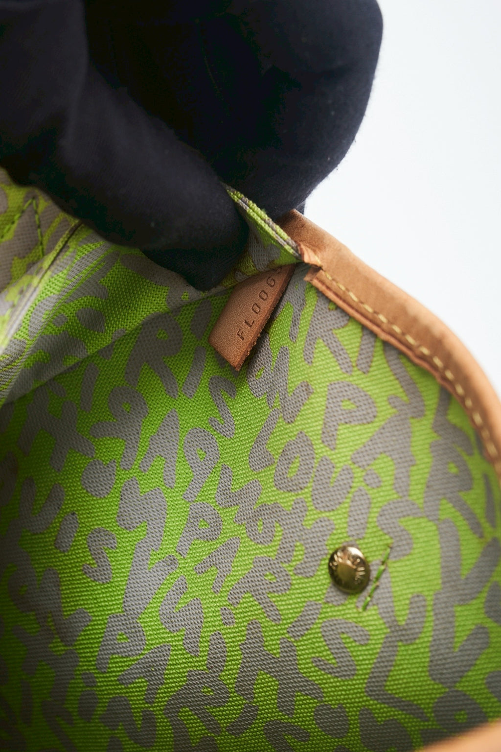 Lv graffiti neverfull green gm