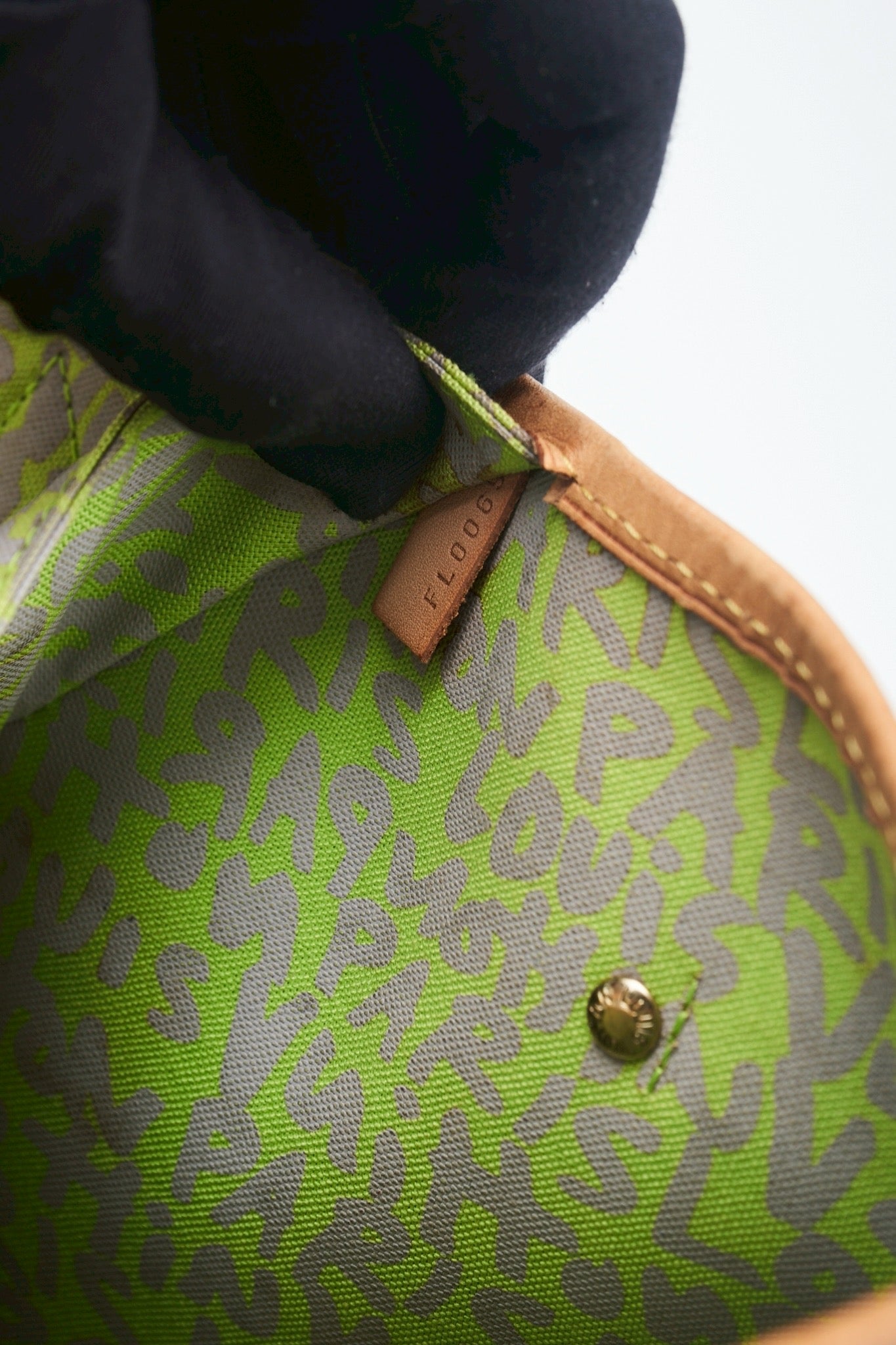 Lv graffiti neverfull green gm