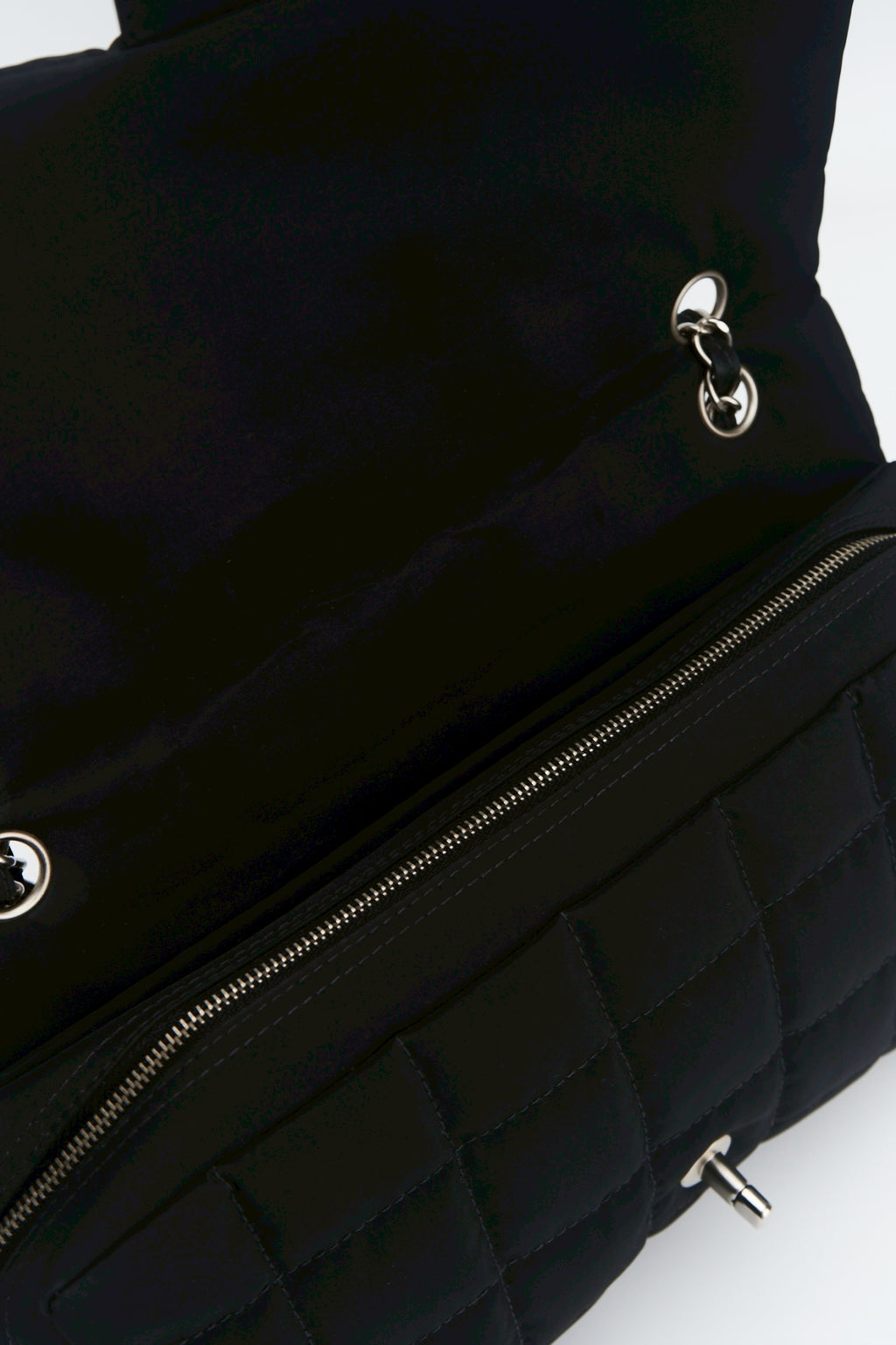 Chanel nylon easy flab “10