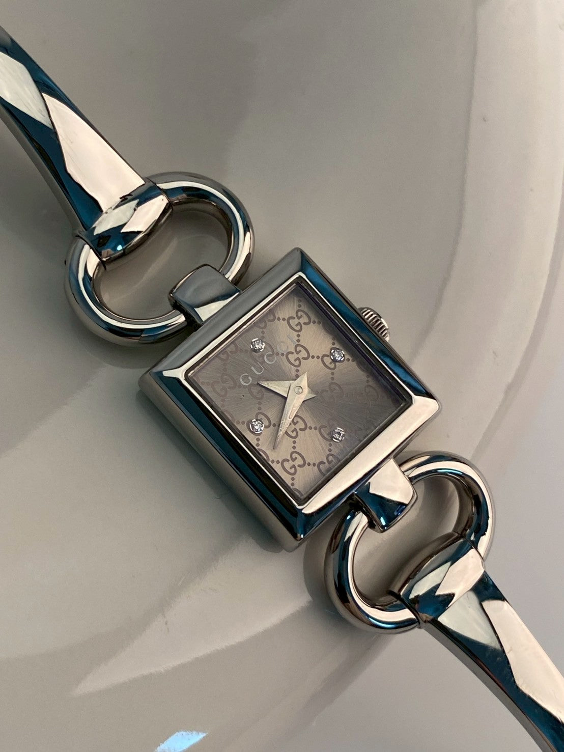 Gucci diamond logo dial
