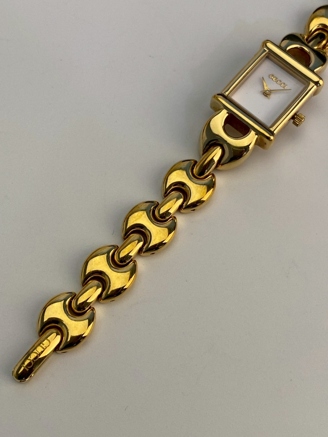 Gucci chang strap 1800L c.3849