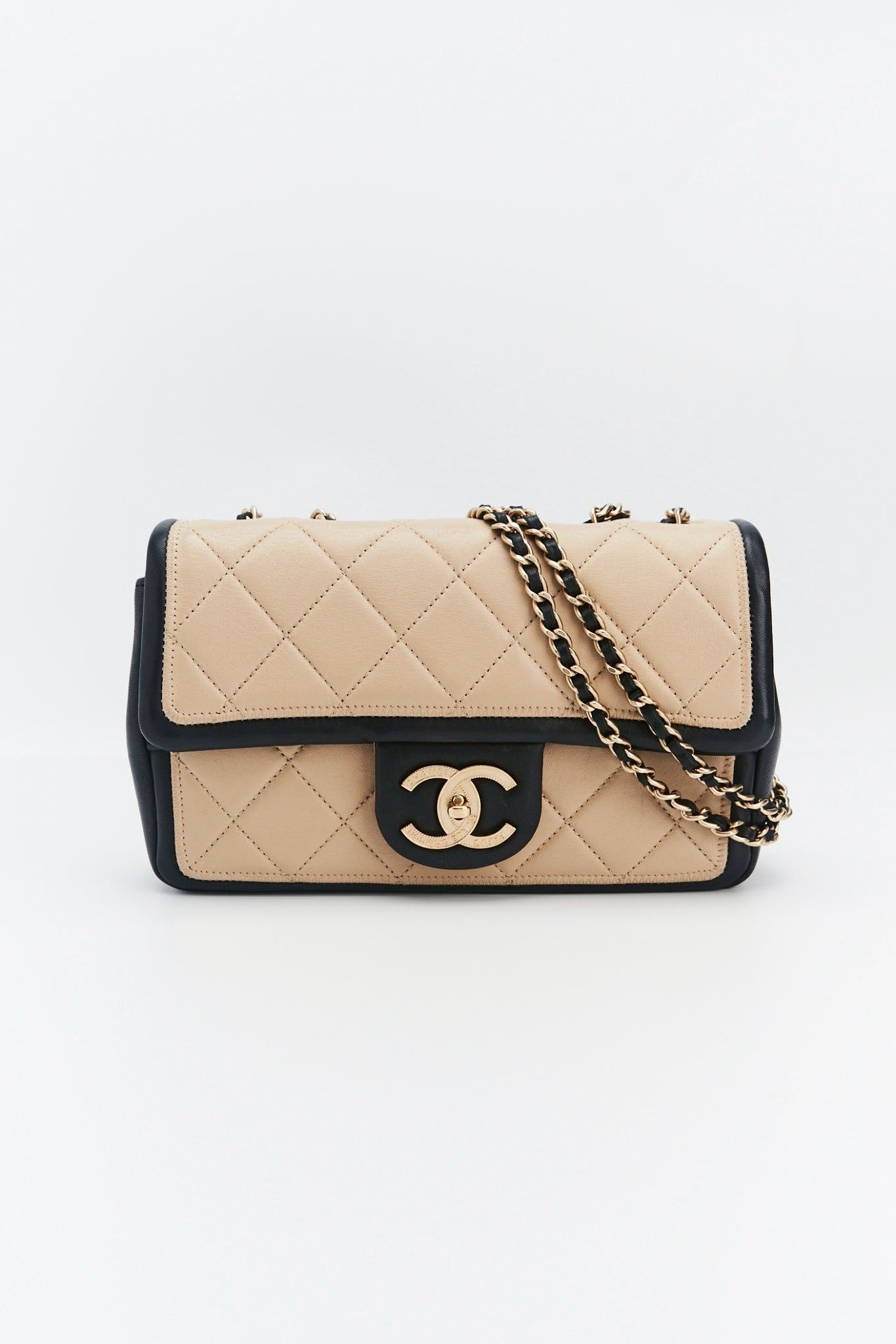 ChanelQuilted Graphic Flap bag