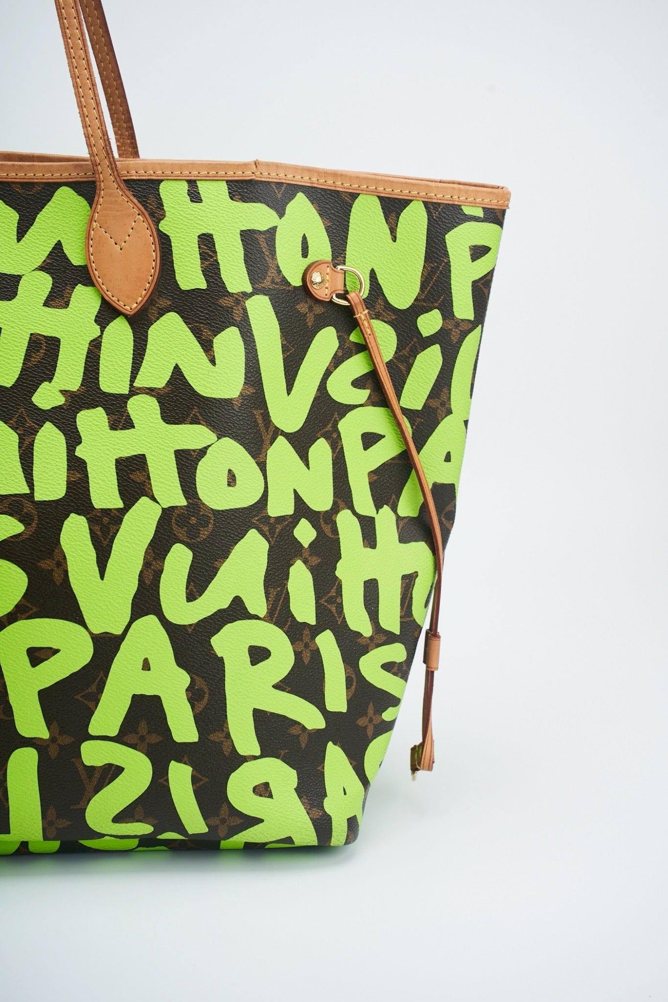 Lv graffiti neverfull green gm