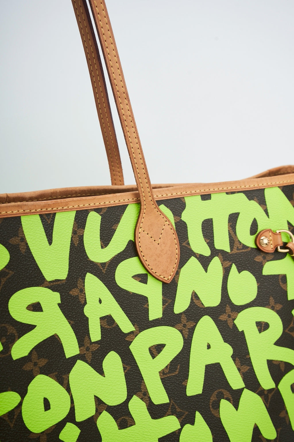 Lv graffiti neverfull green gm