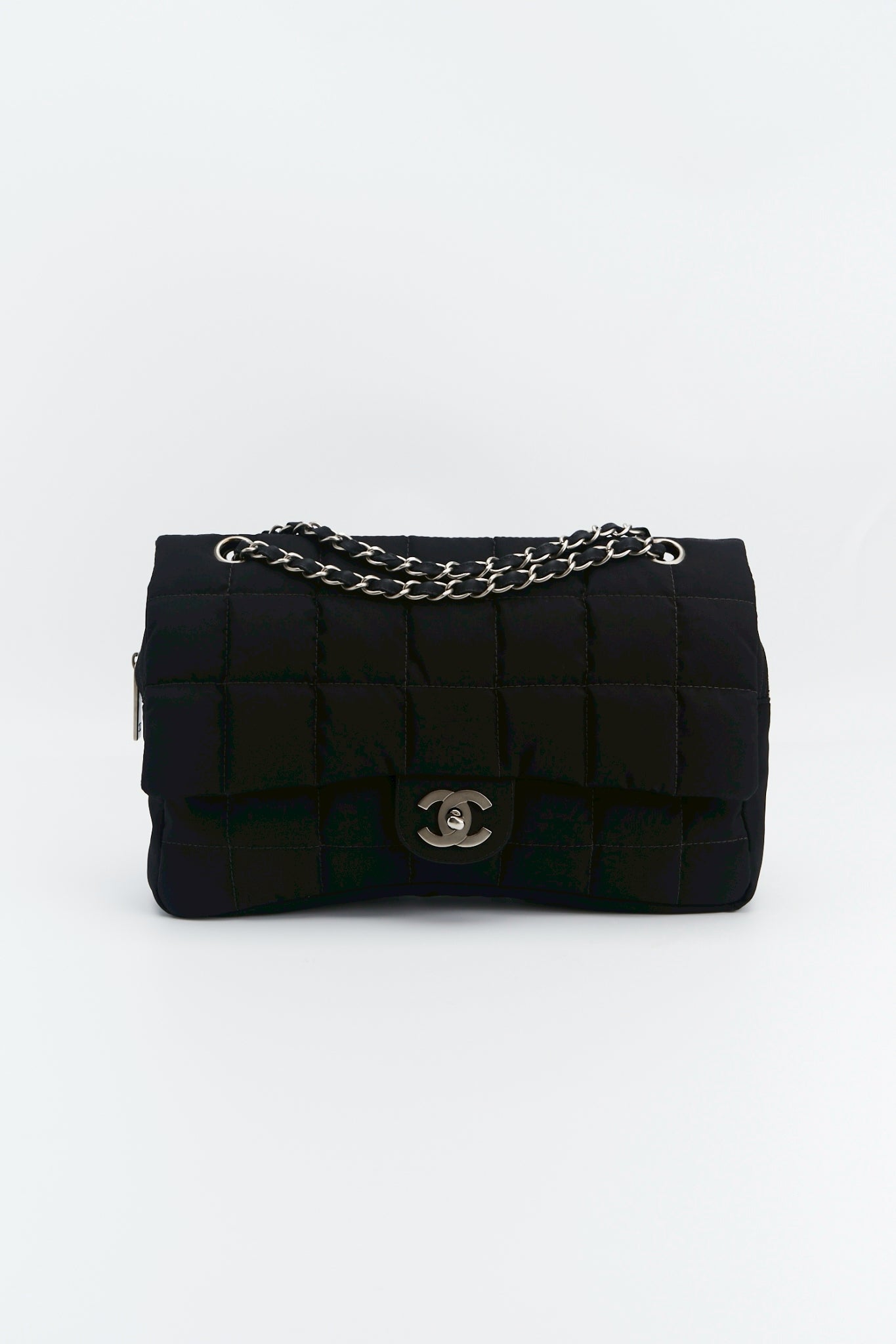 Chanel nylon easy flab “10
