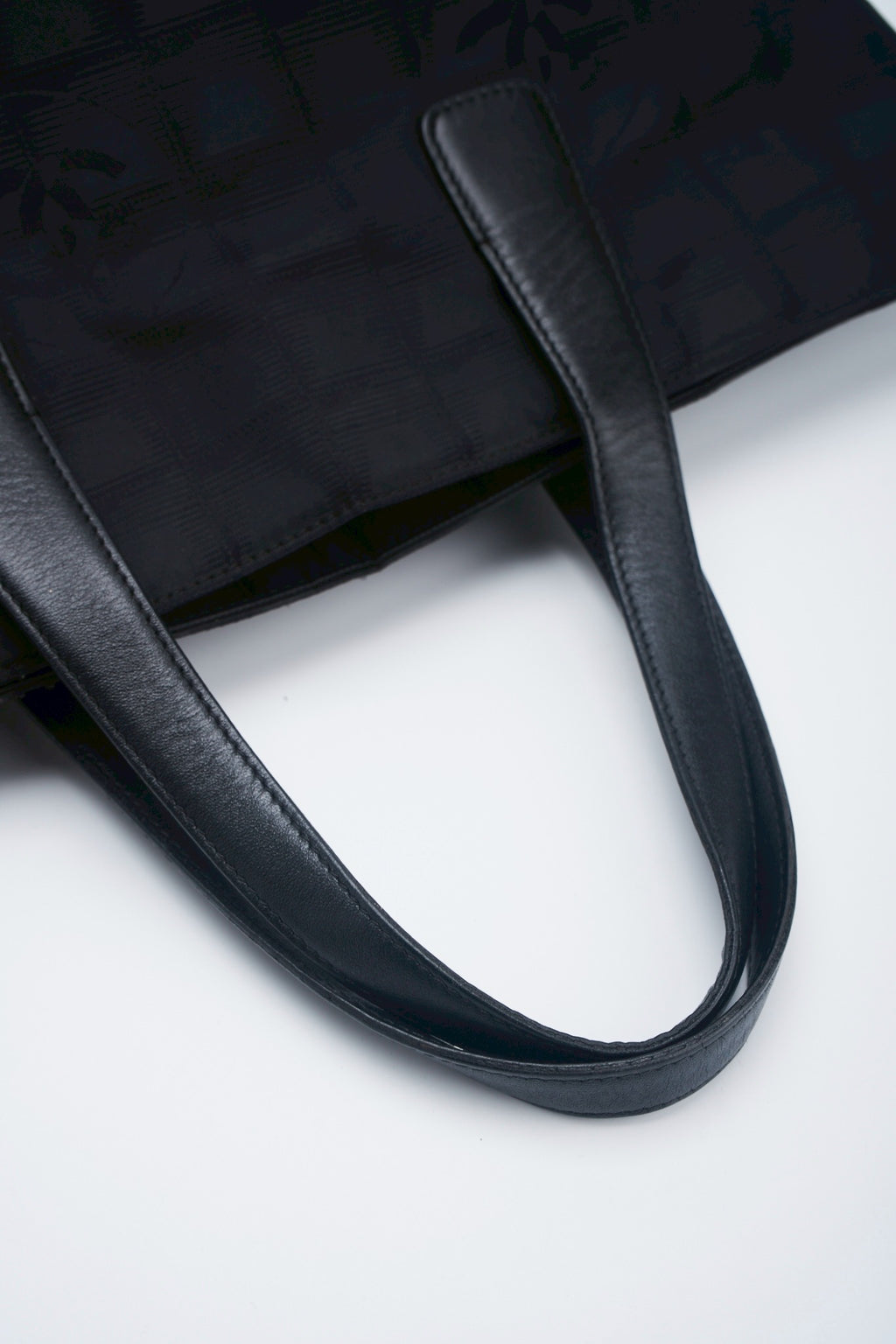 Chanel tavel line tote bag