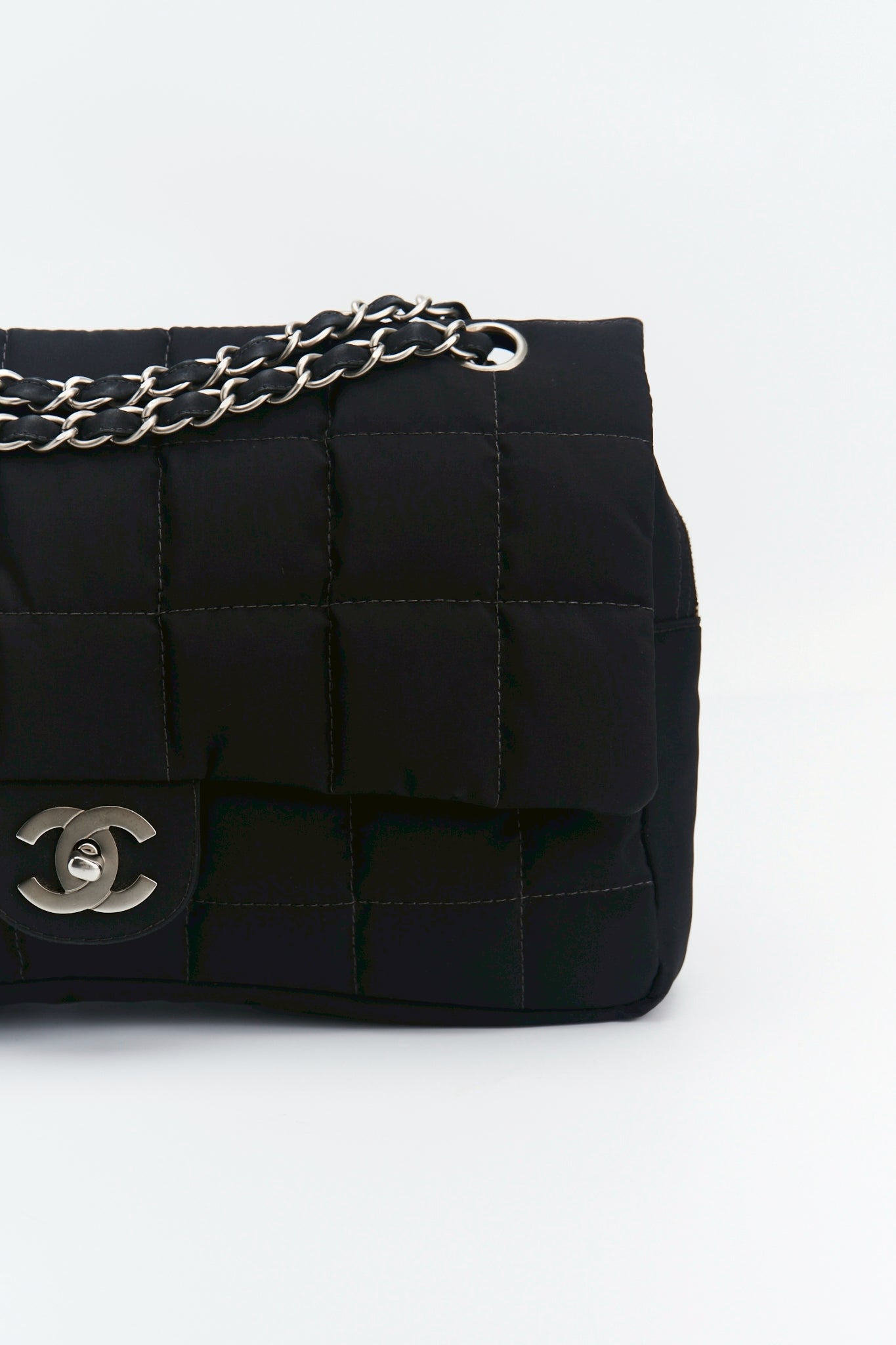 Chanel nylon easy flab “10