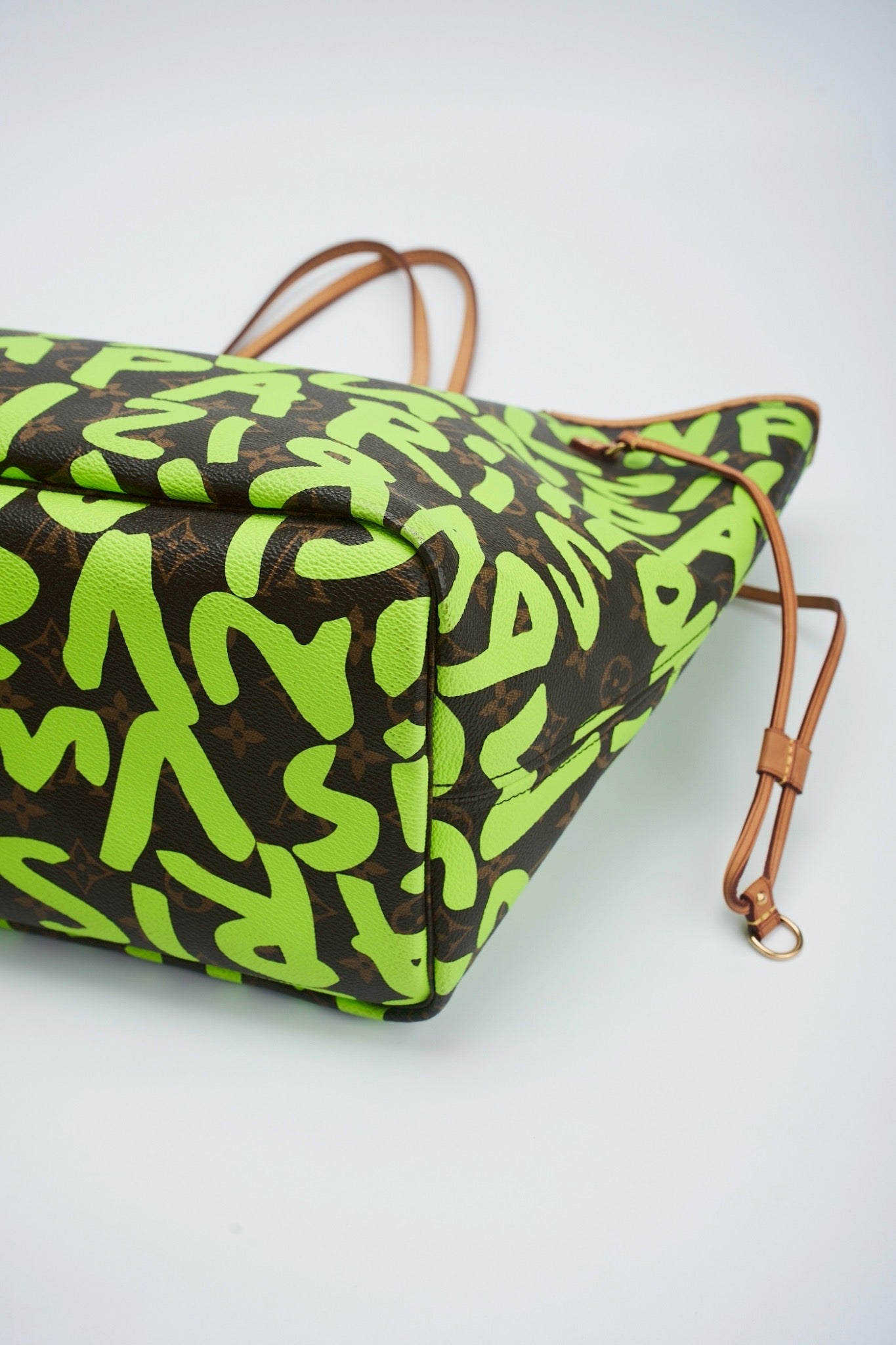 Lv graffiti neverfull green gm