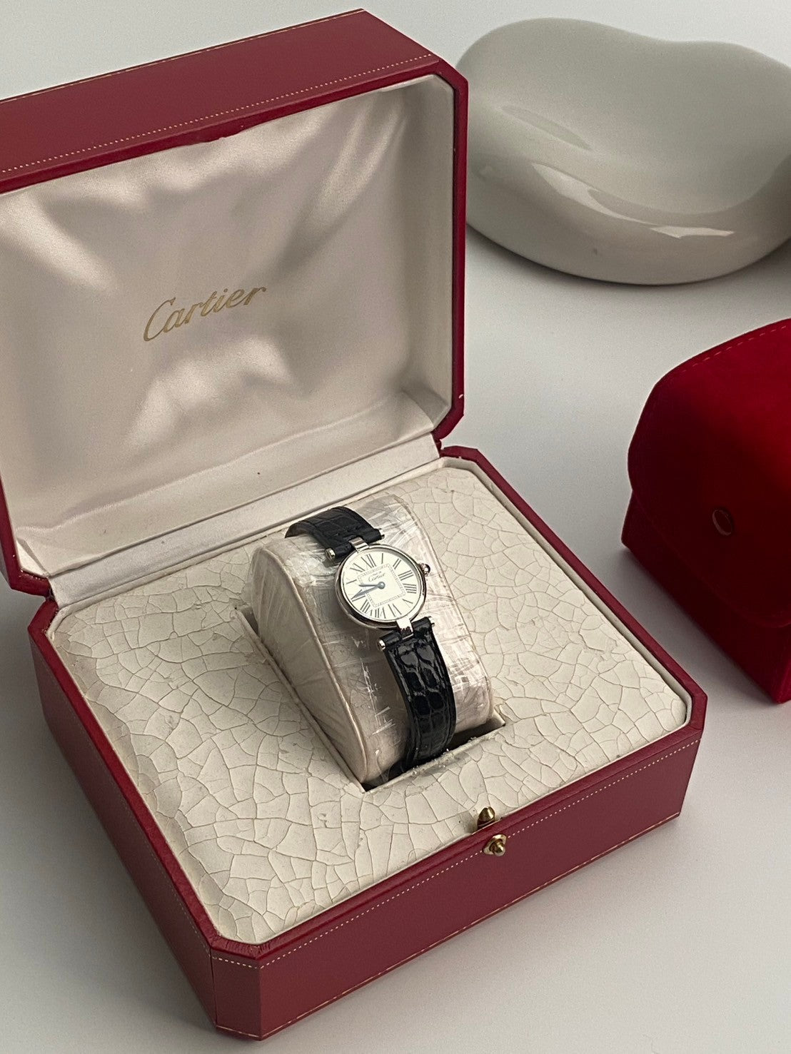 Cartier cilcle white dial