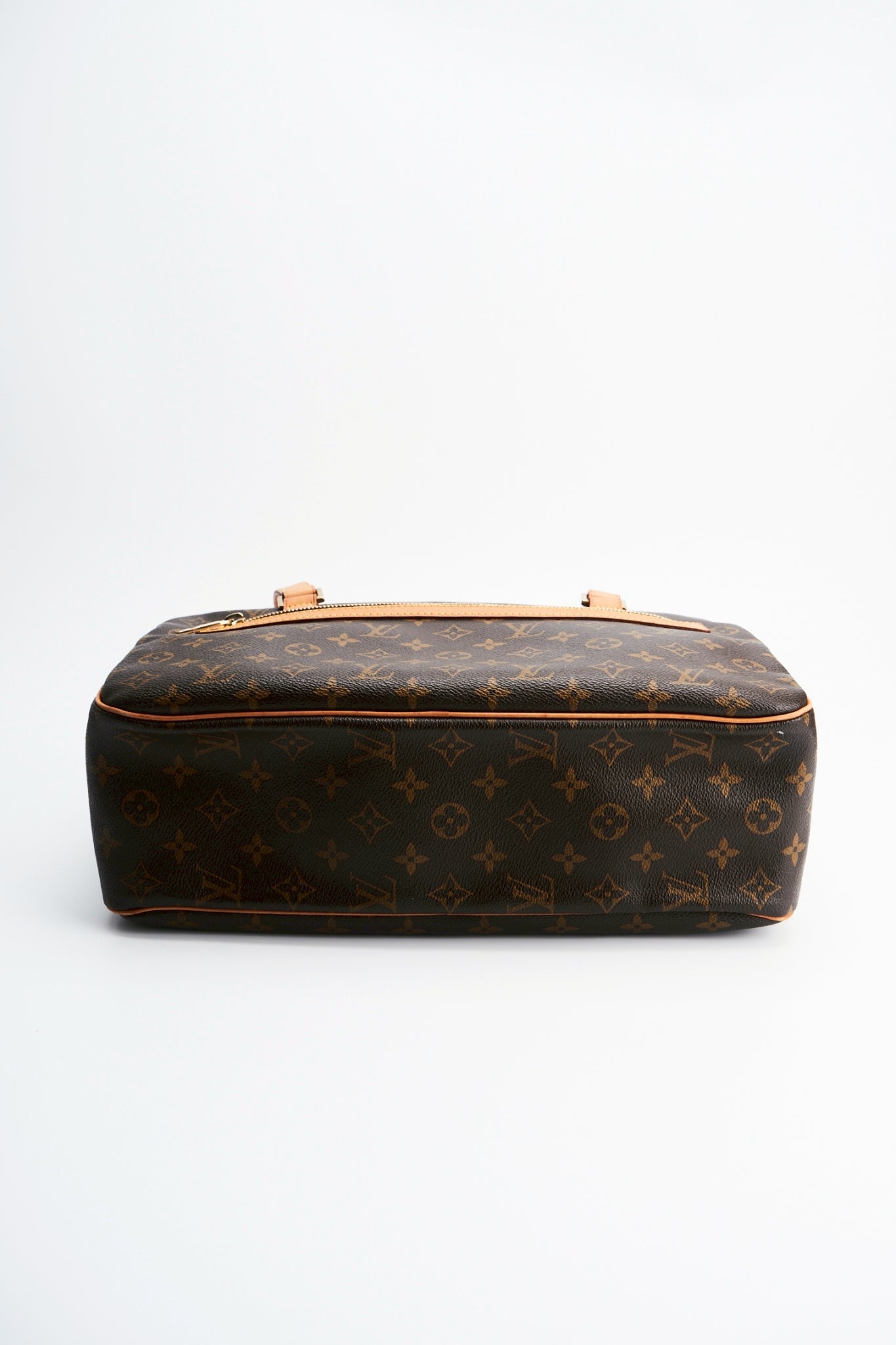Louis vuitton  cite gm size