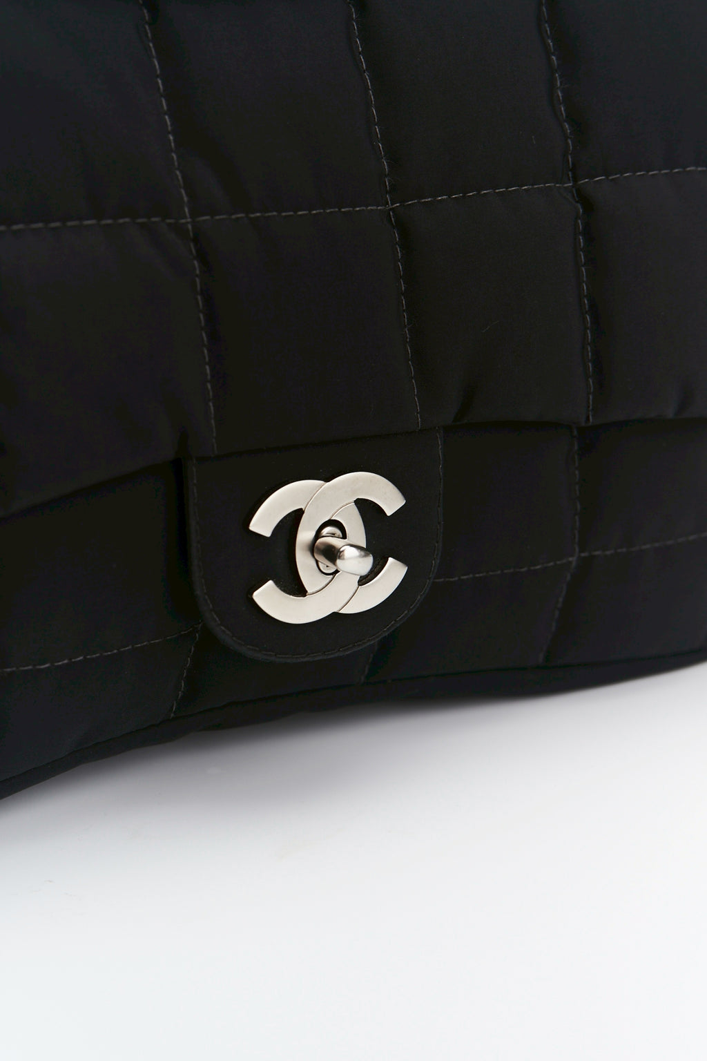 Chanel nylon easy flab “10