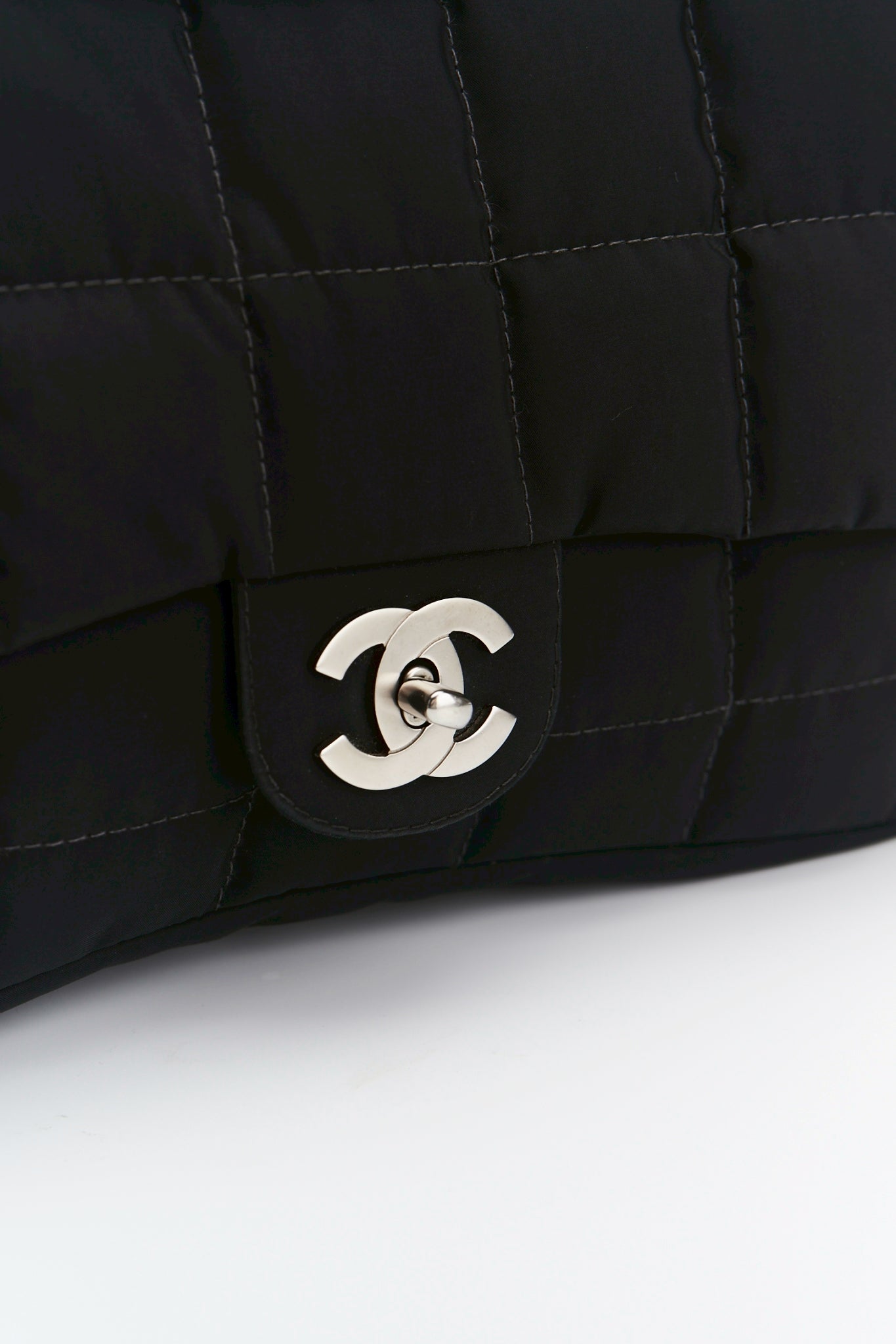 Chanel nylon easy flab “10