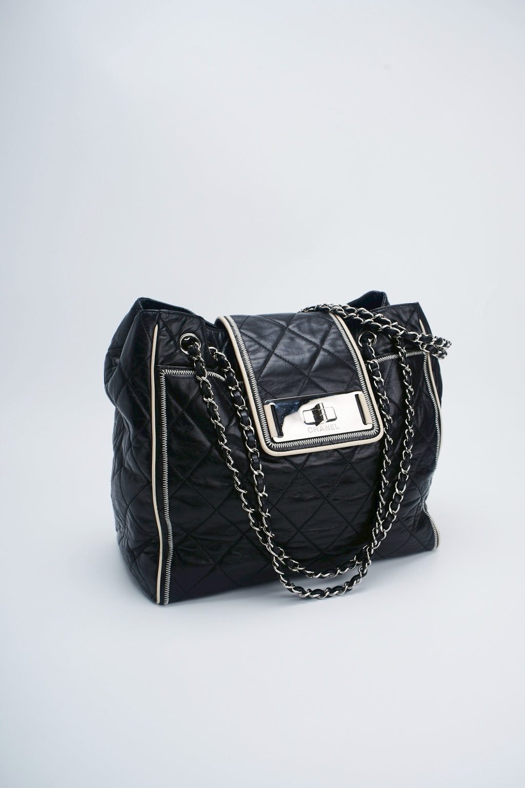 Chanel Reissue east west