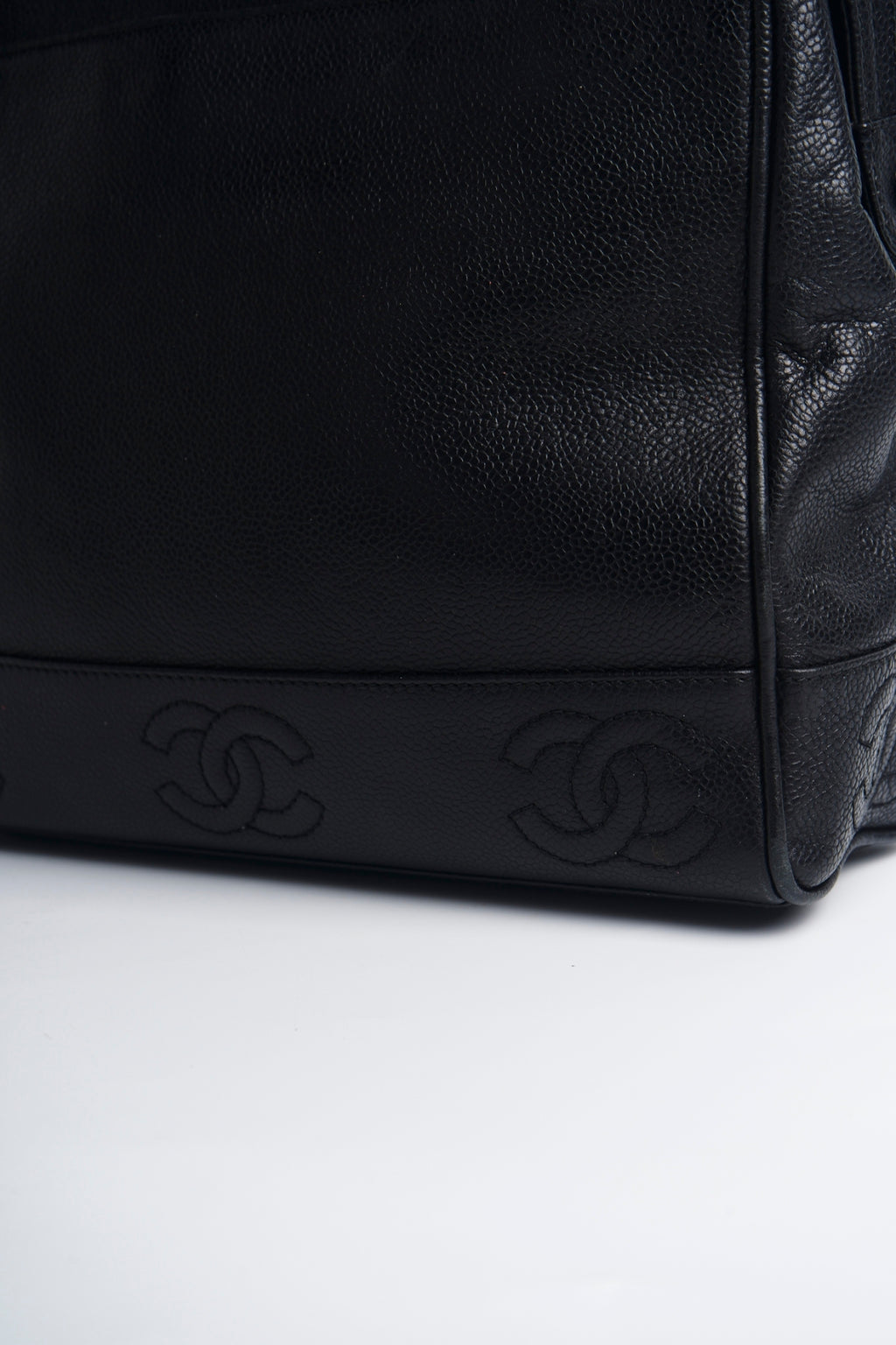 Chanel cc logo chain bag