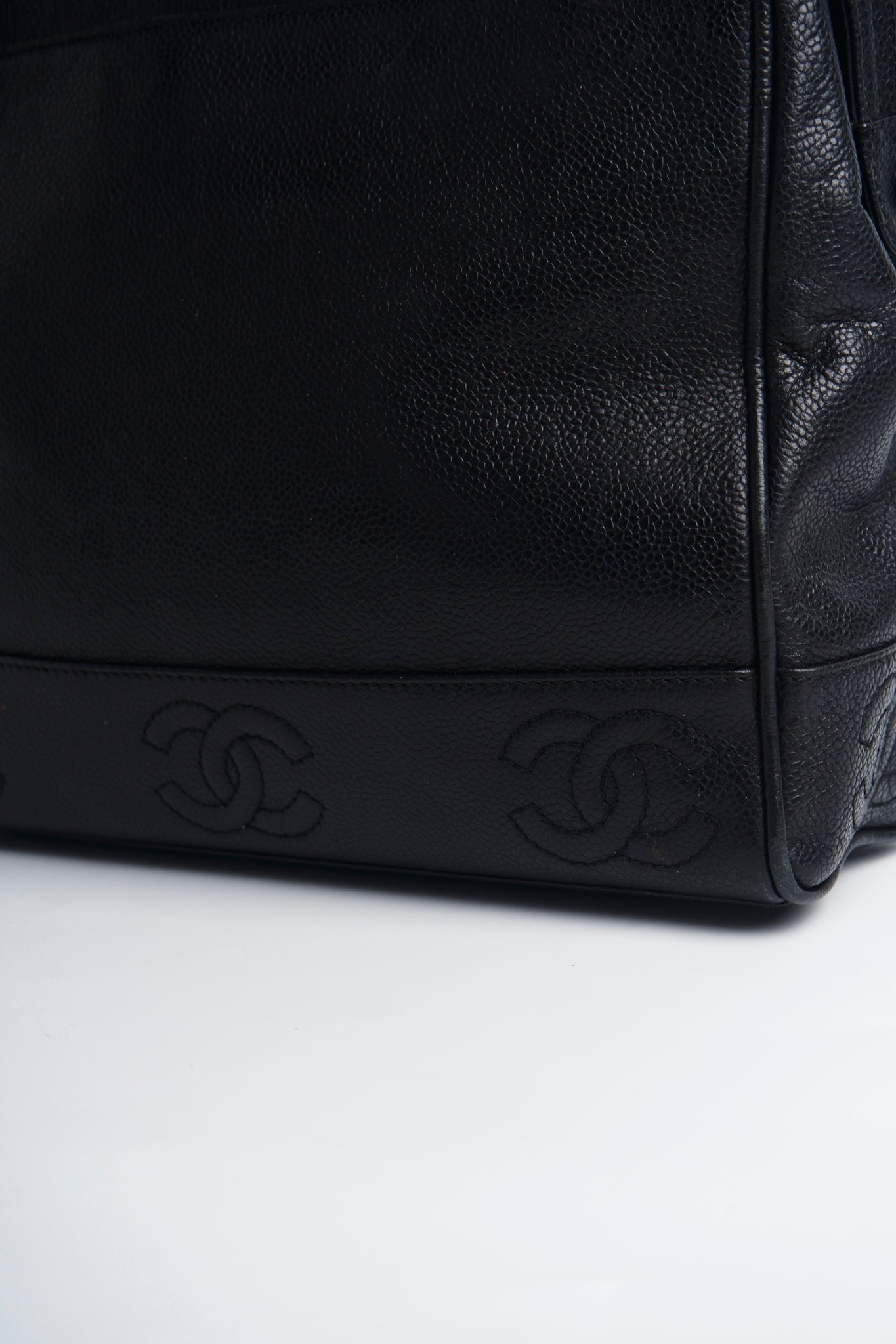 Chanel cc logo chain bag