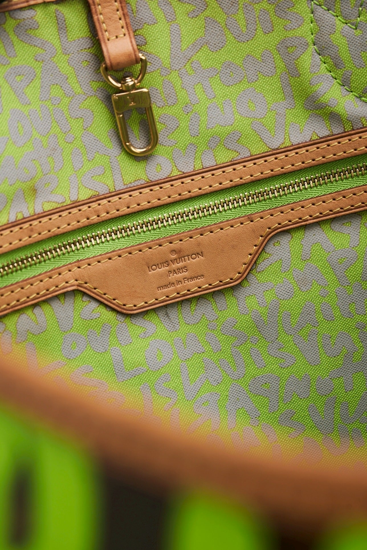 Lv graffiti neverfull green gm