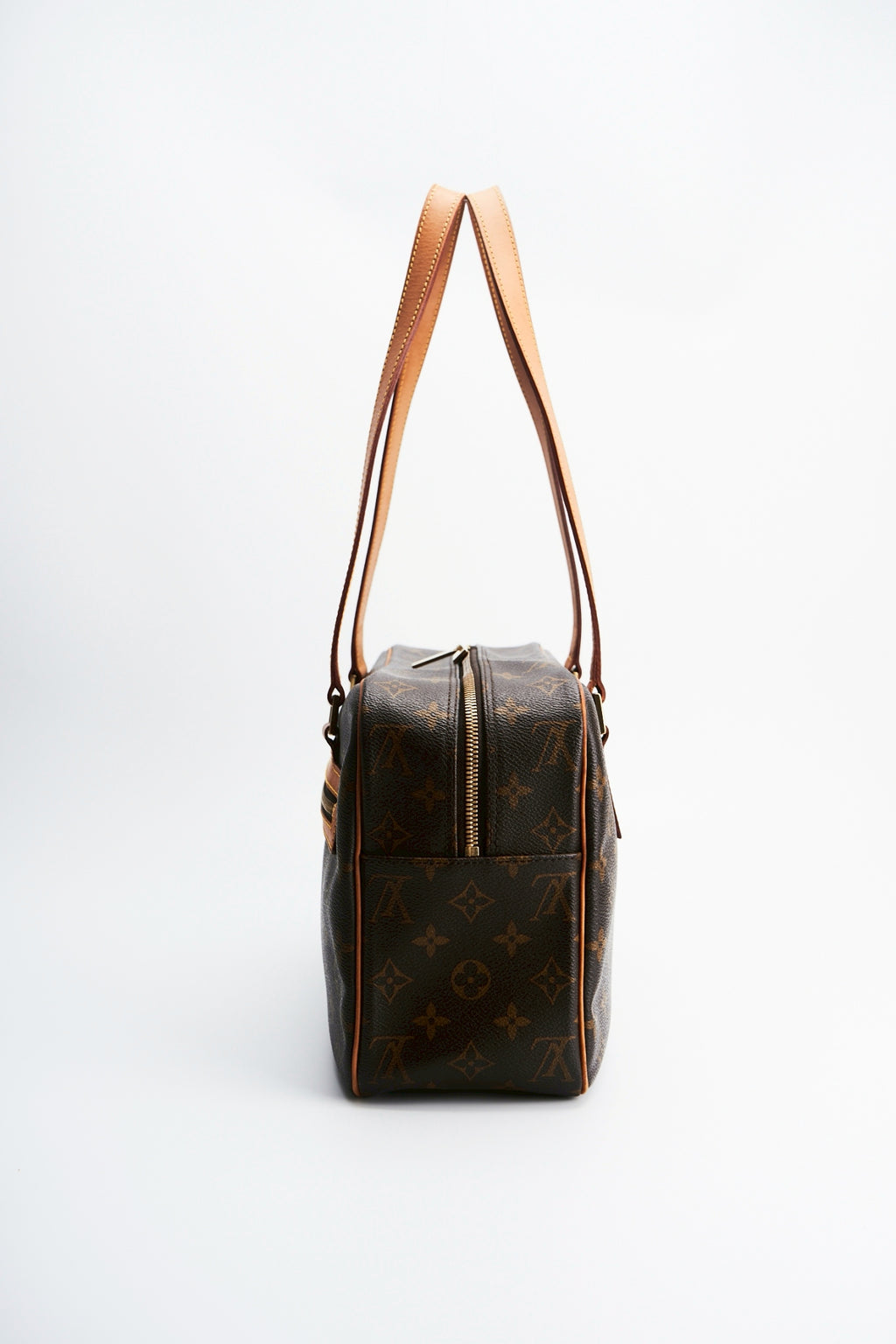 Louis vuitton  cite gm size