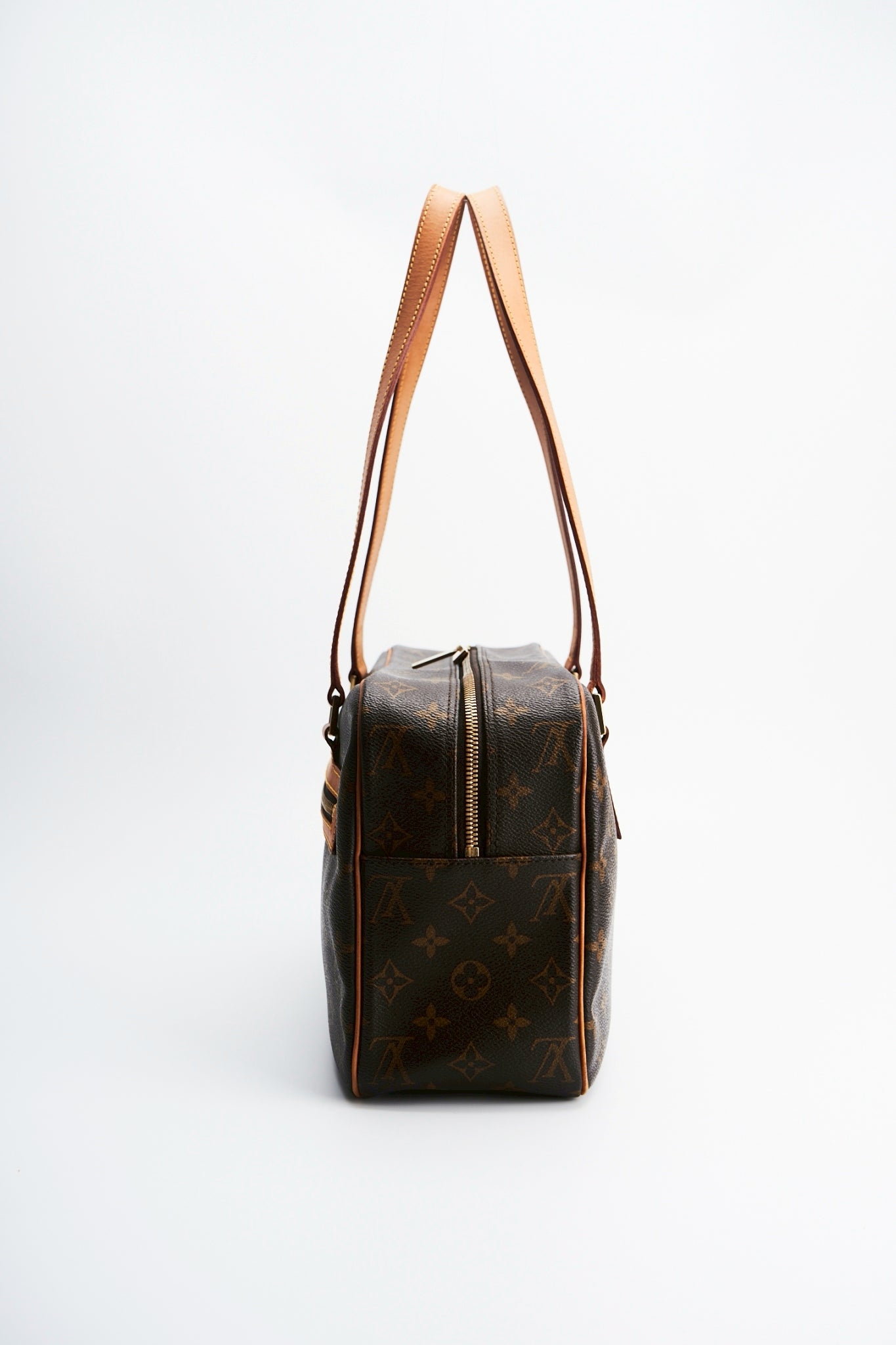 Louis vuitton  cite gm size