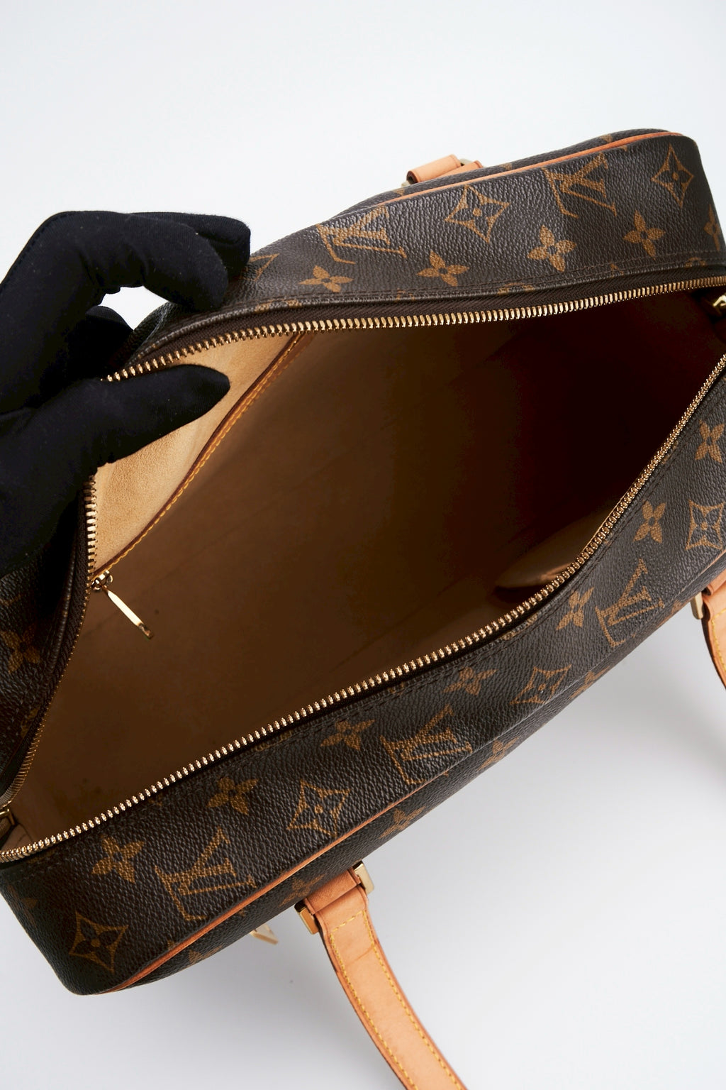 Louis vuitton  cite gm size