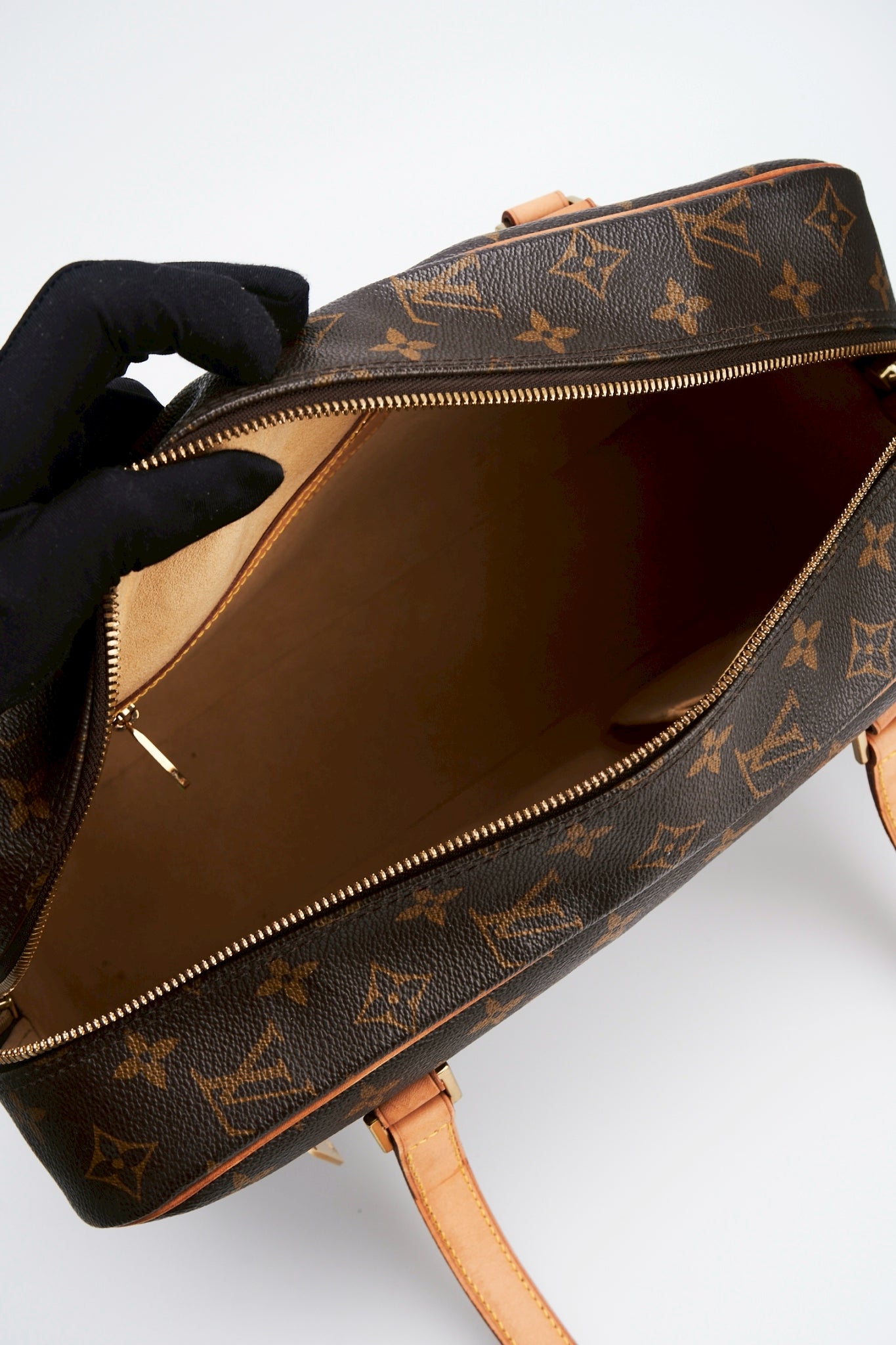Louis vuitton  cite gm size