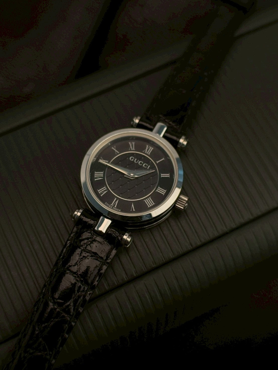 Gucci 2040L black dial c.9090