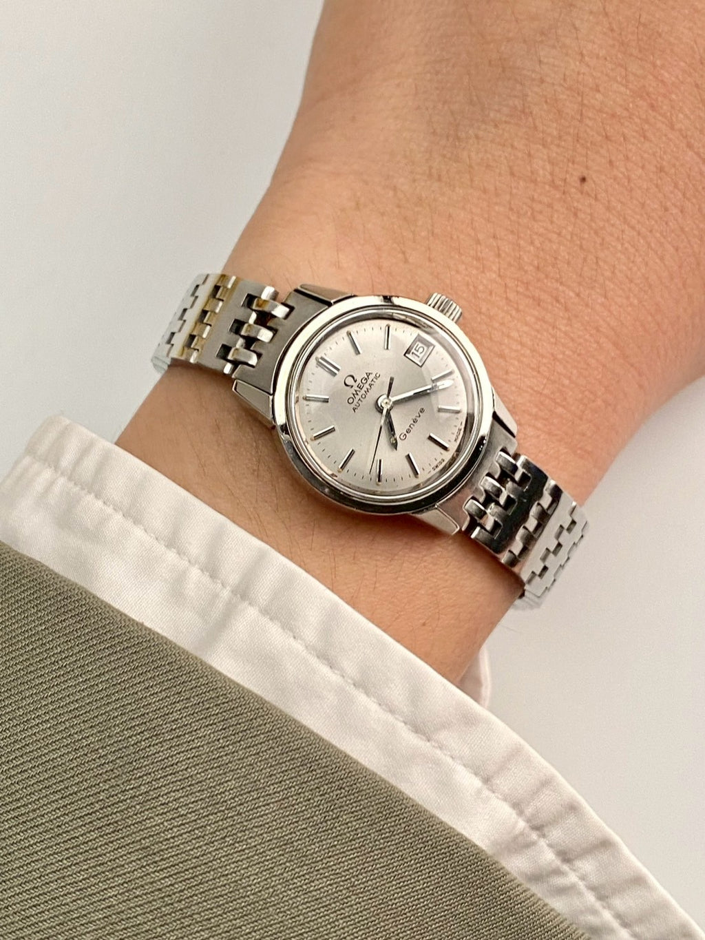 Omega geneve auto date