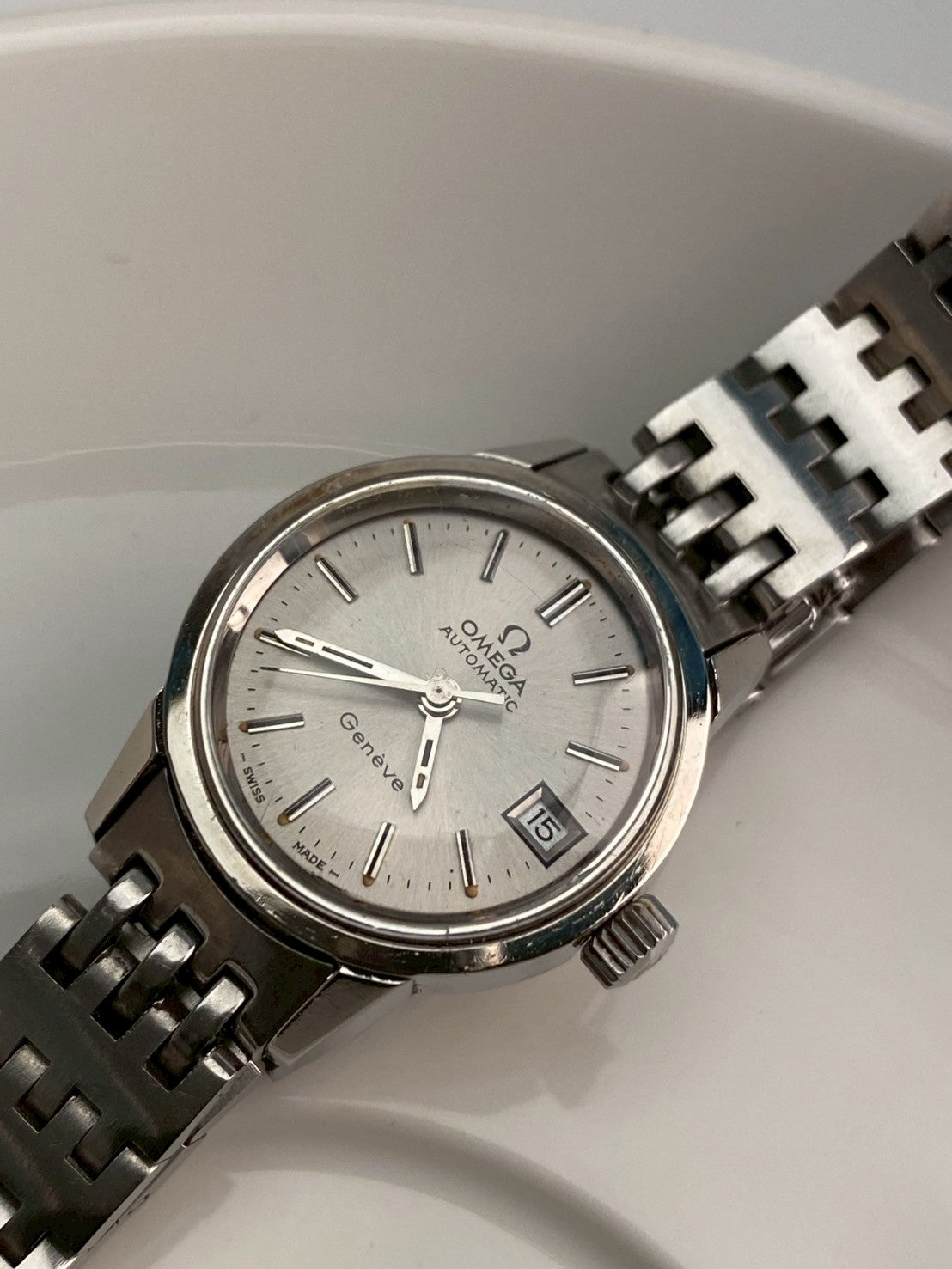 Omega geneve auto date