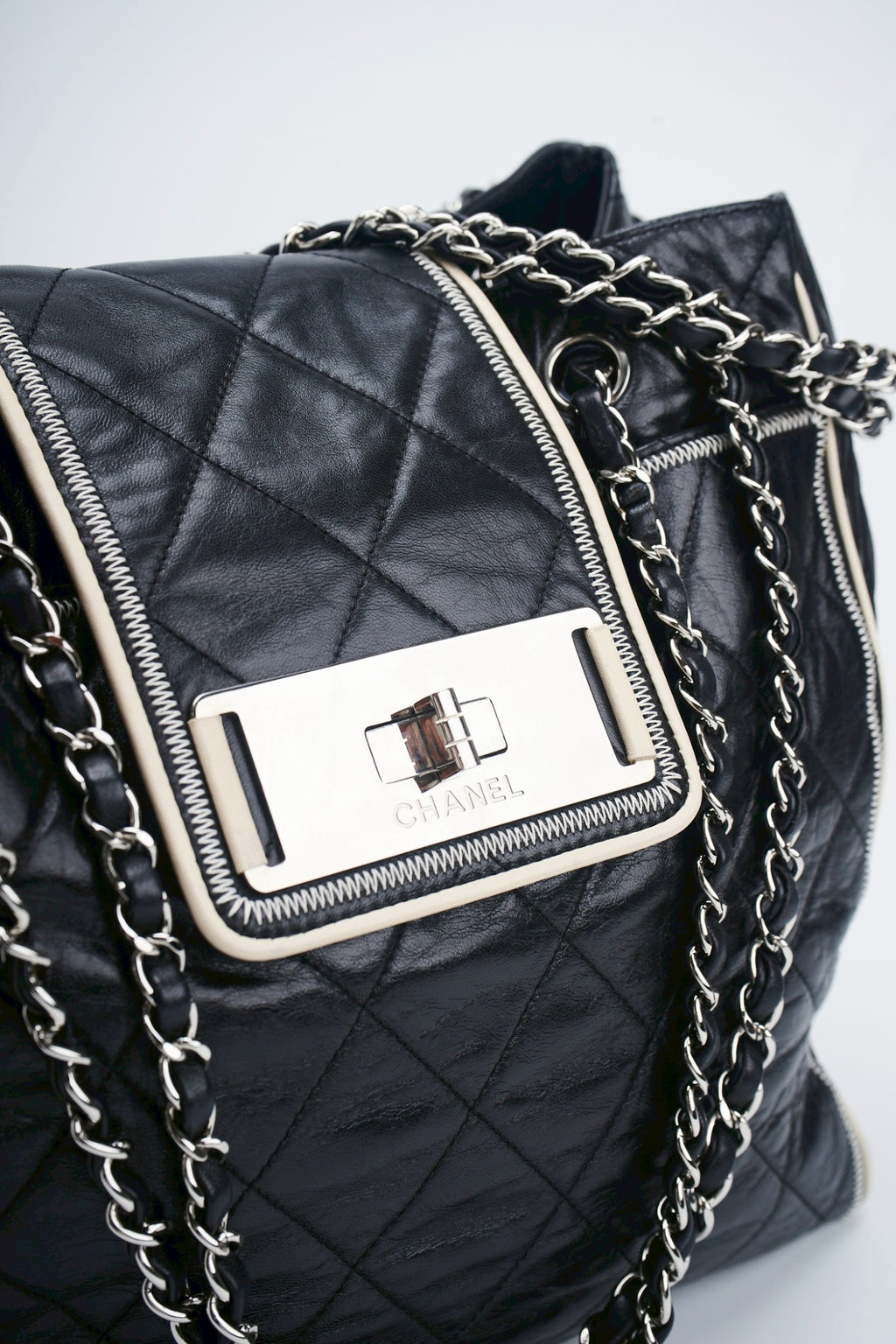 Chanel Reissue east west