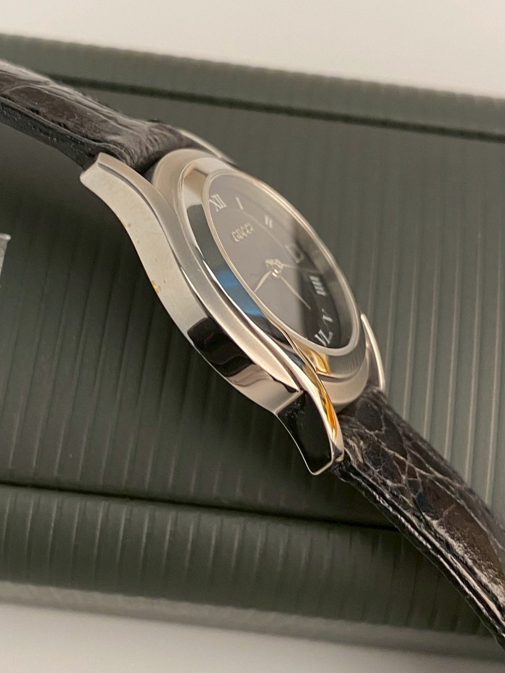 Gucci 5500l black dial watch