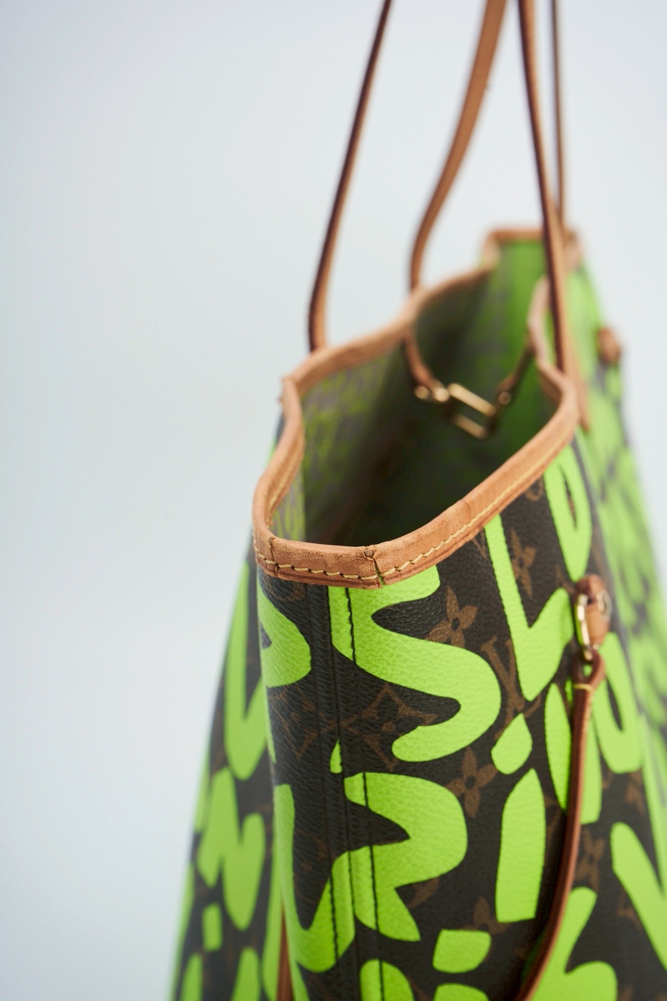 Lv graffiti neverfull green gm
