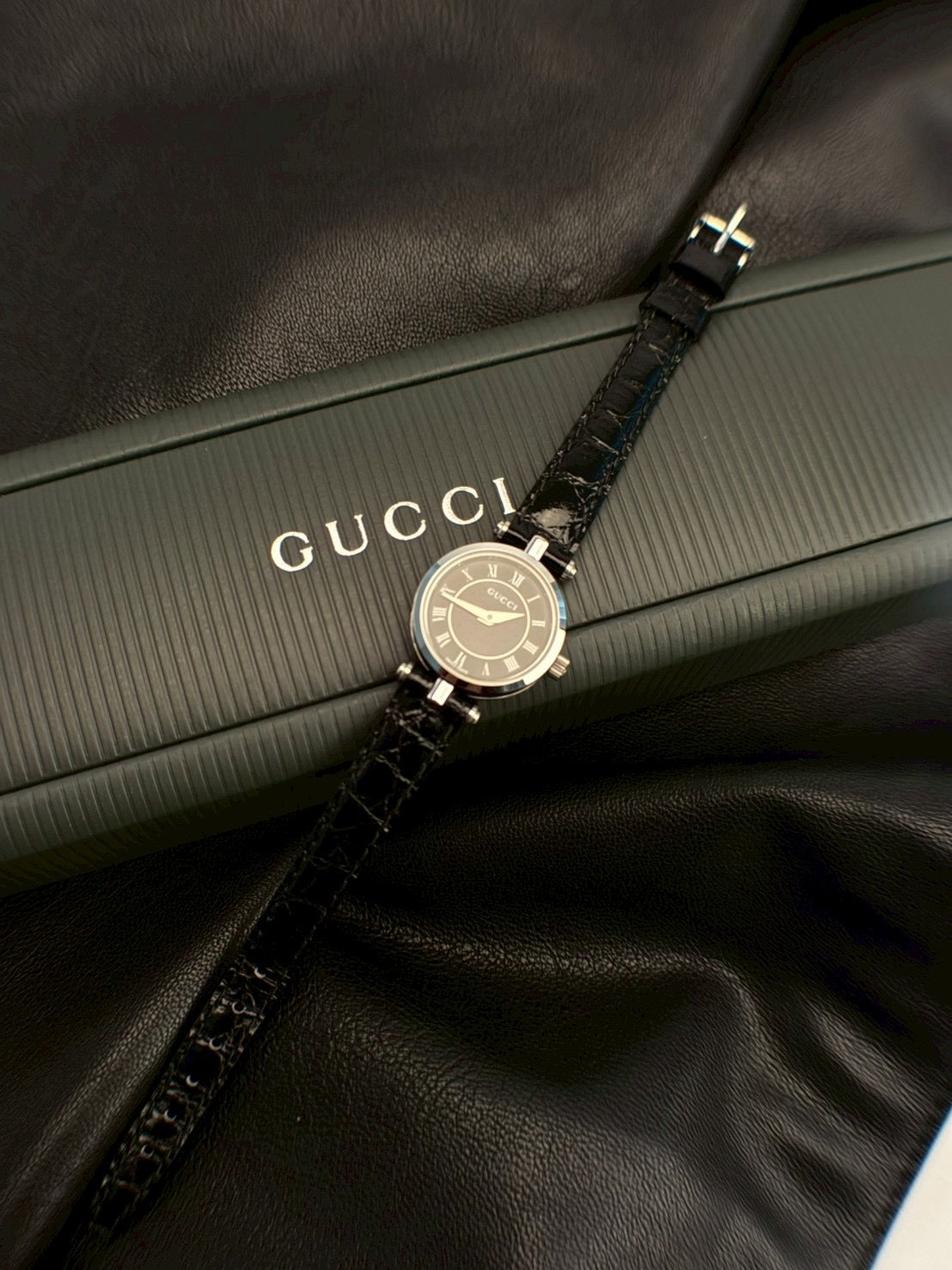 Gucci 2040L black dial c.9090