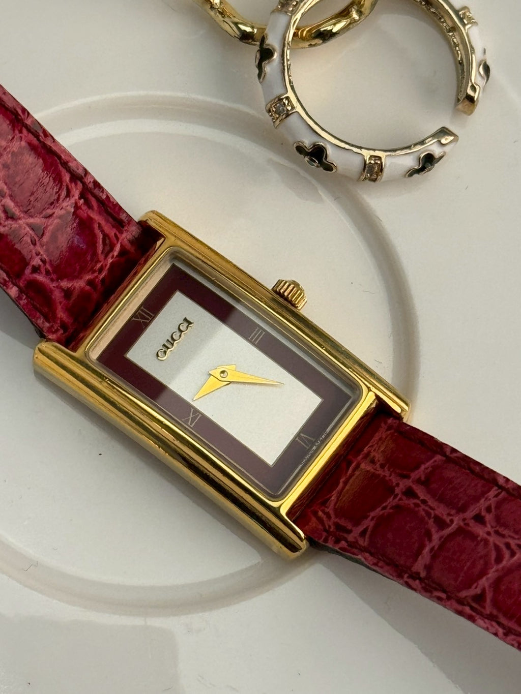 gucci 2600L rad dial. c.8275