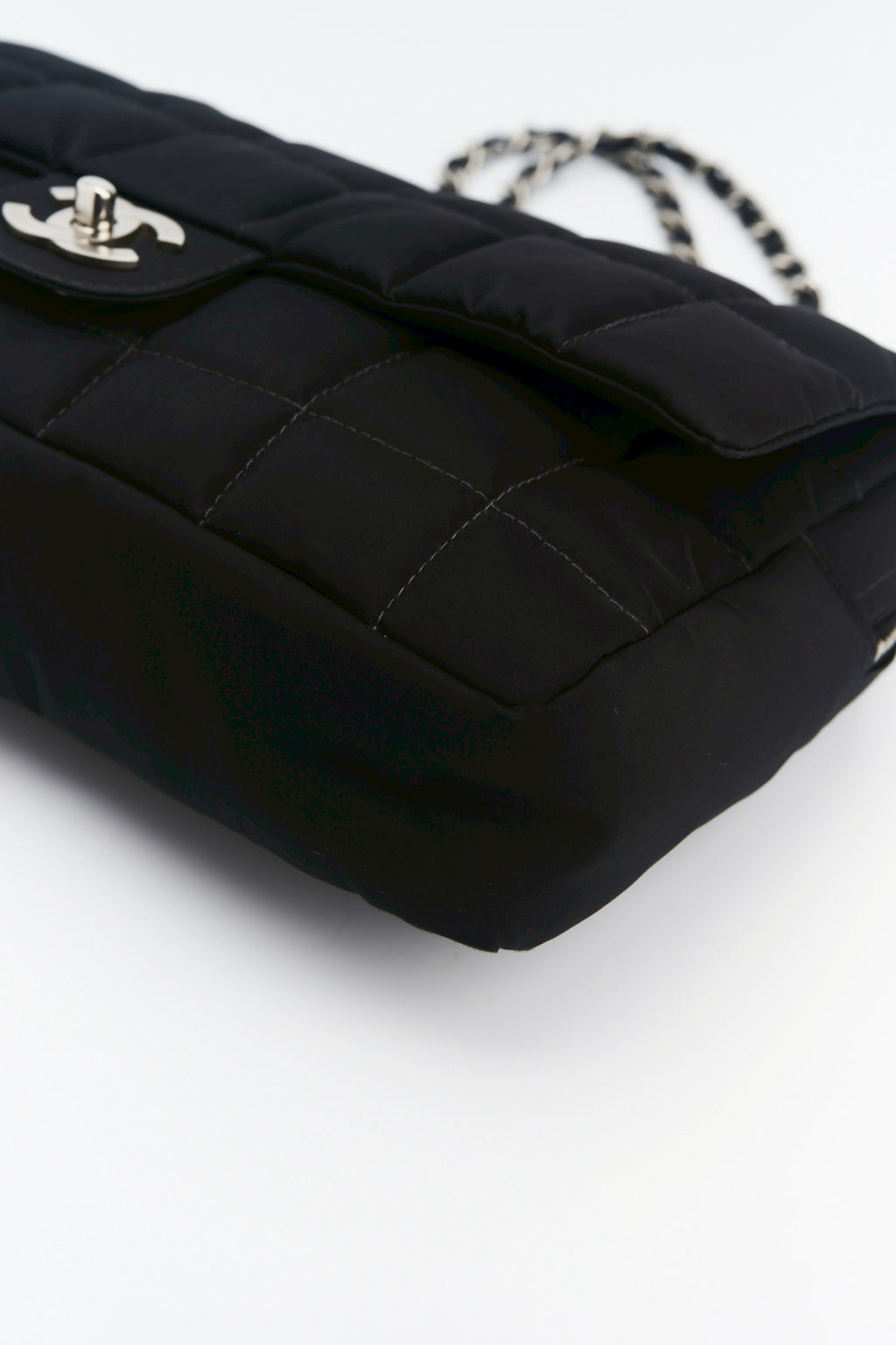 Chanel nylon easy flab “10