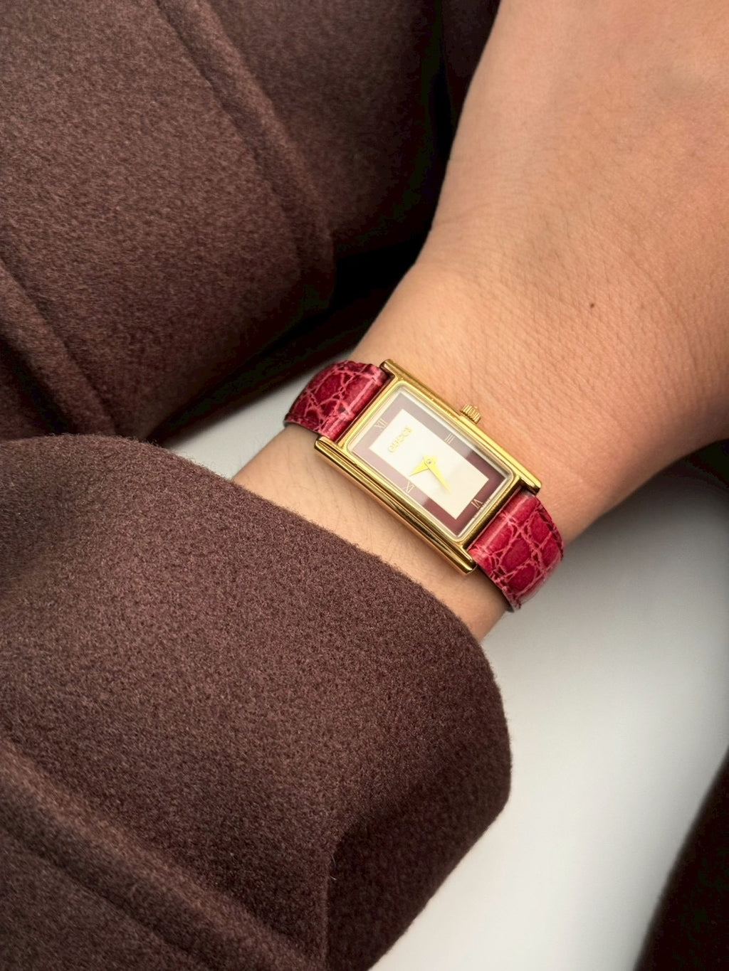 gucci 2600L rad dial. c.8275