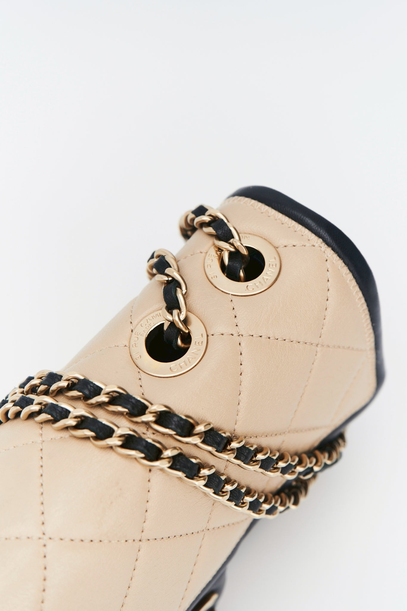 ChanelQuilted Graphic Flap bag