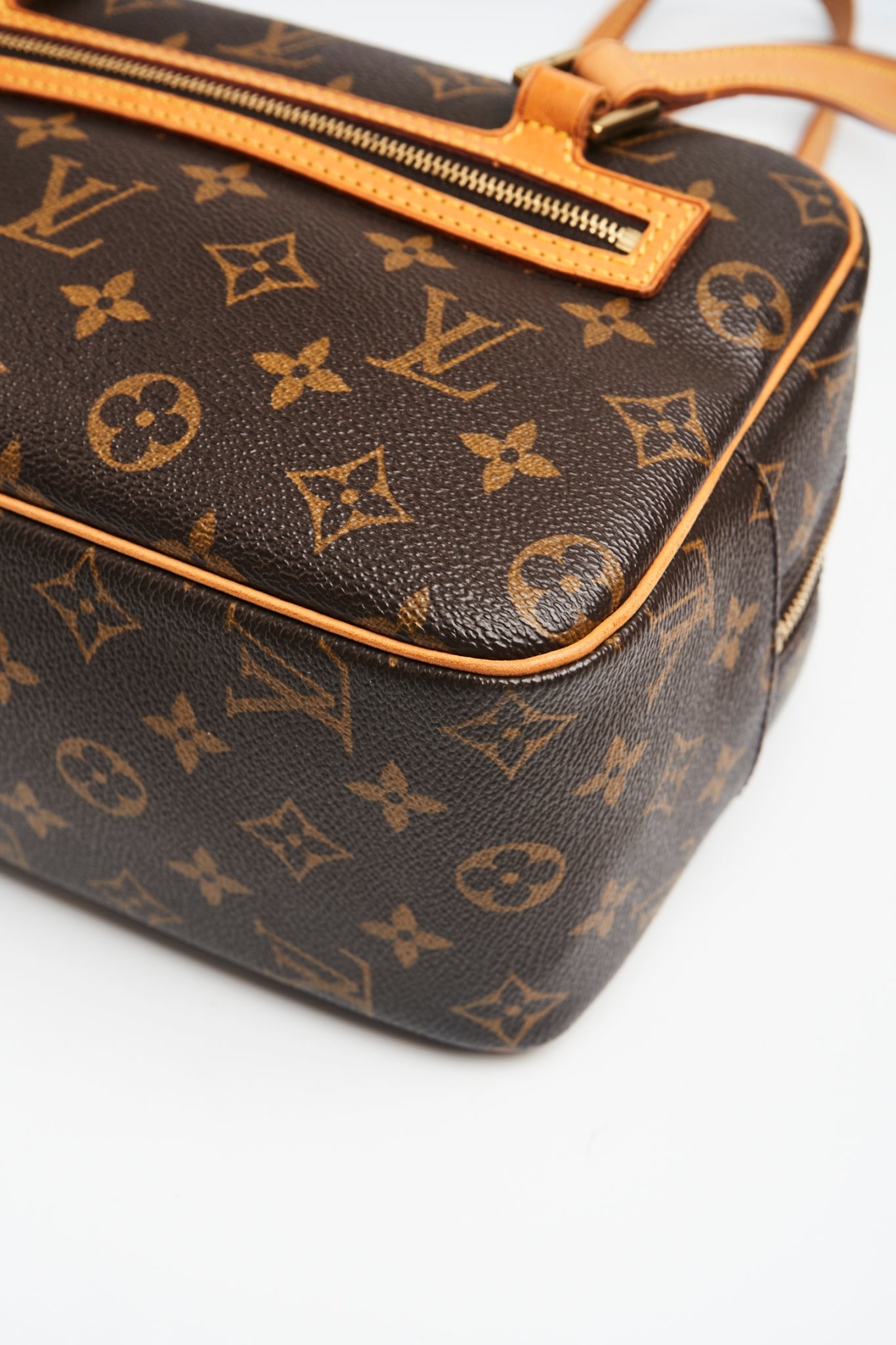 Louis vuitton Cite mm size