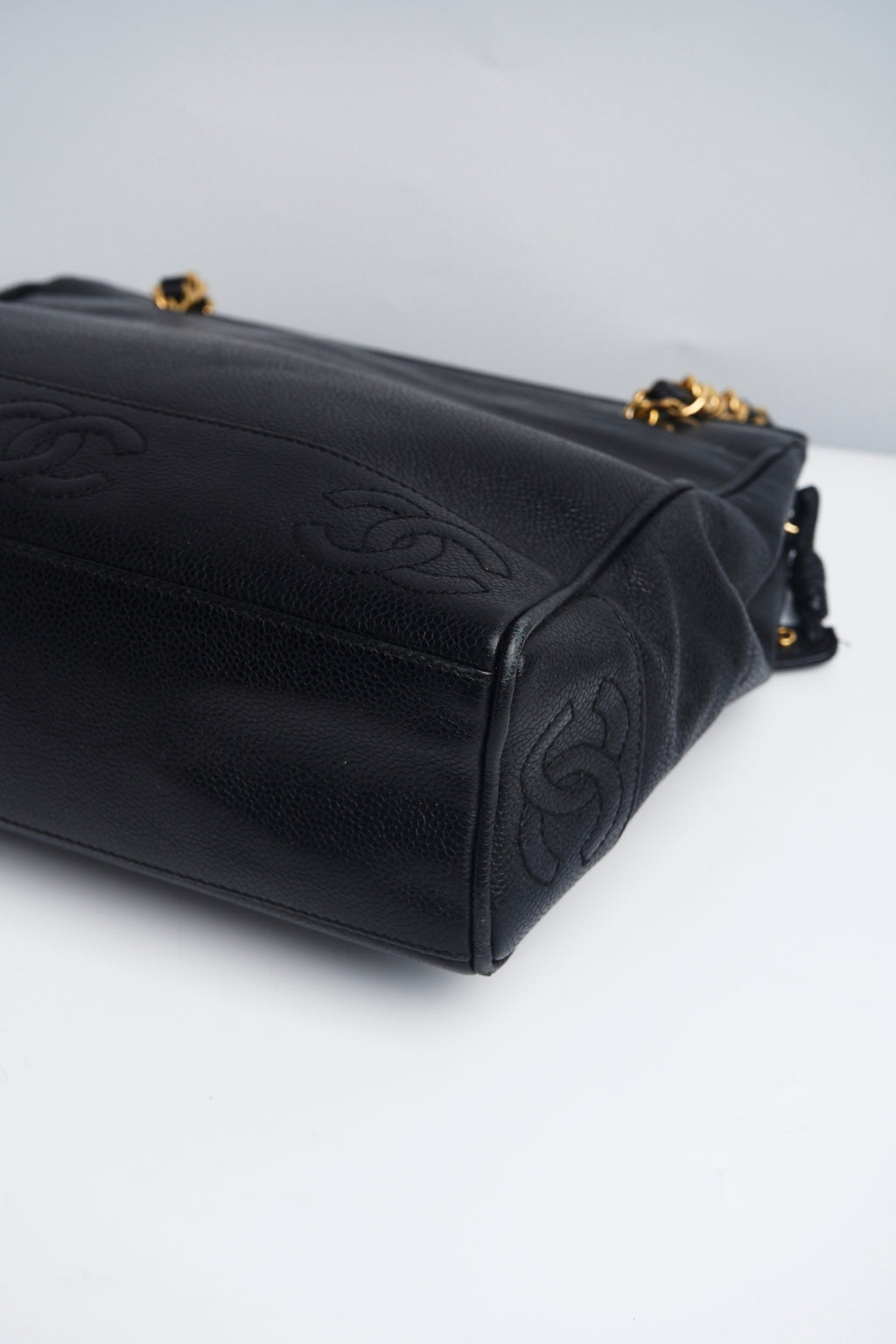 Chanel cc logo chain bag