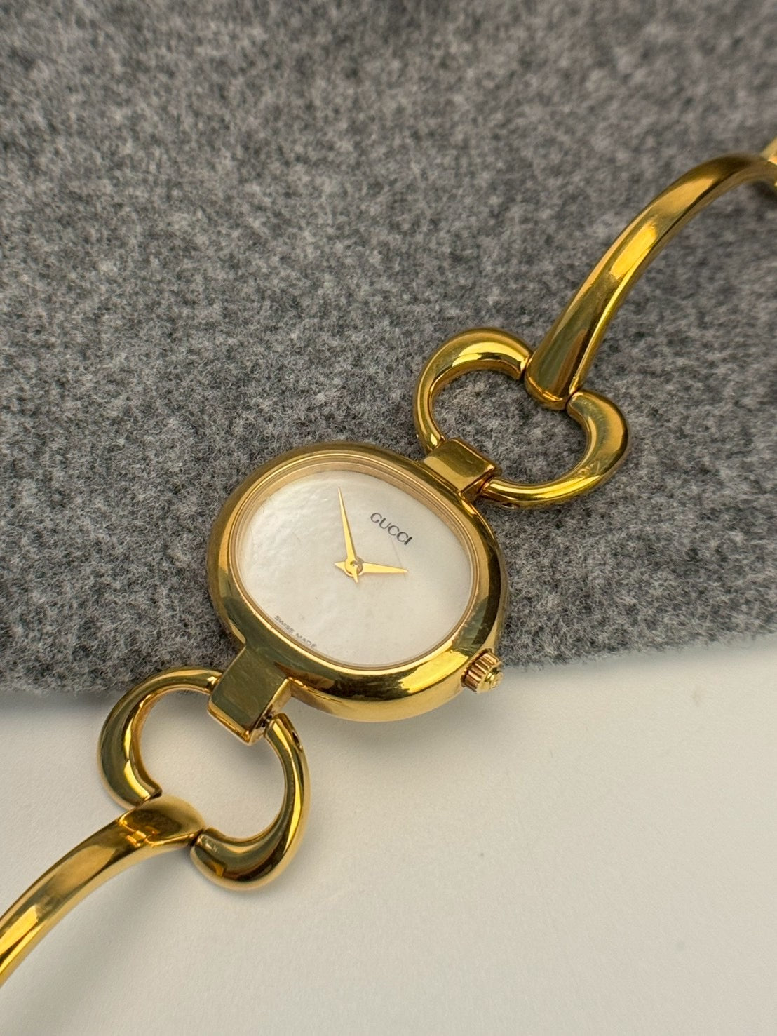 Gucci 1600 pearl c.8412