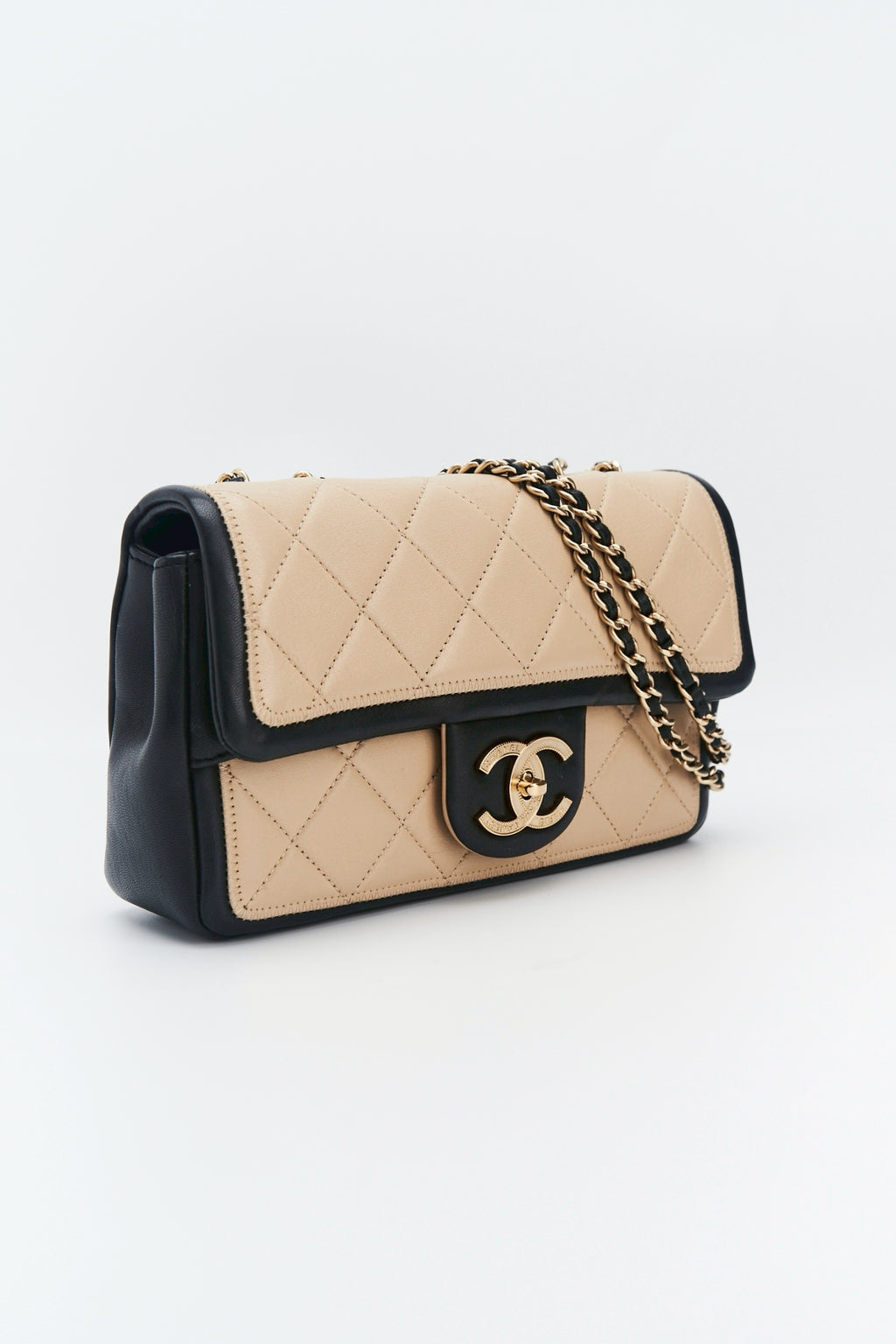 ChanelQuilted Graphic Flap bag