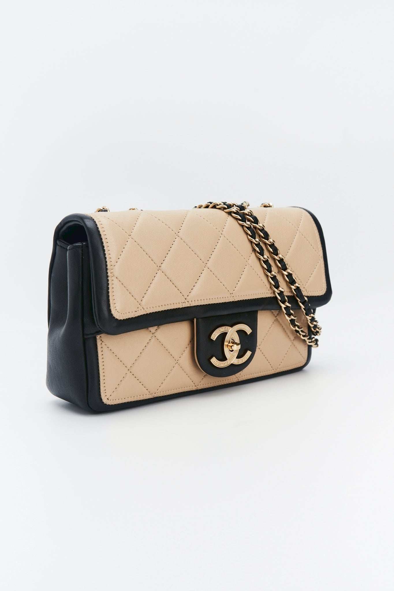 ChanelQuilted Graphic Flap bag