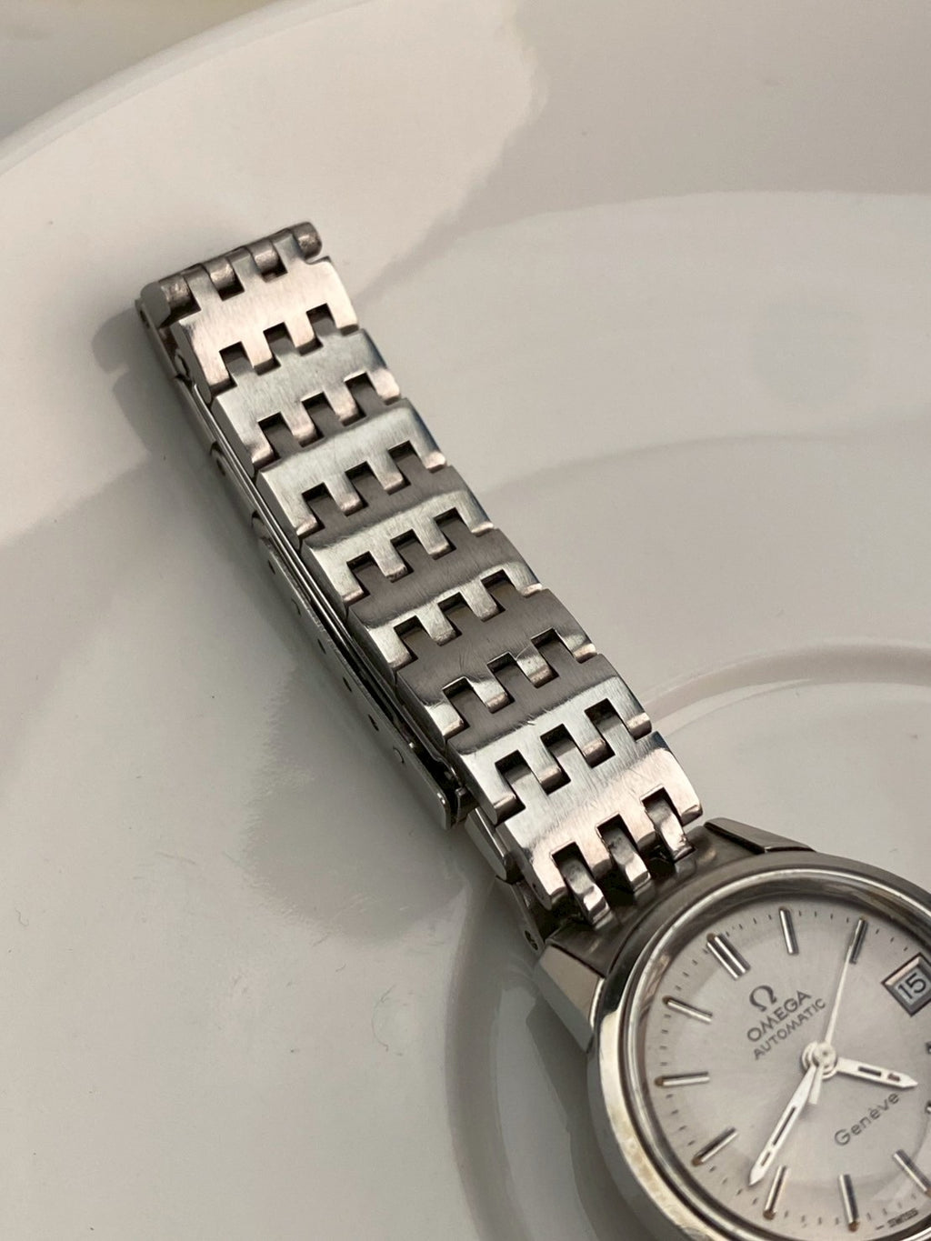 Omega geneve auto date