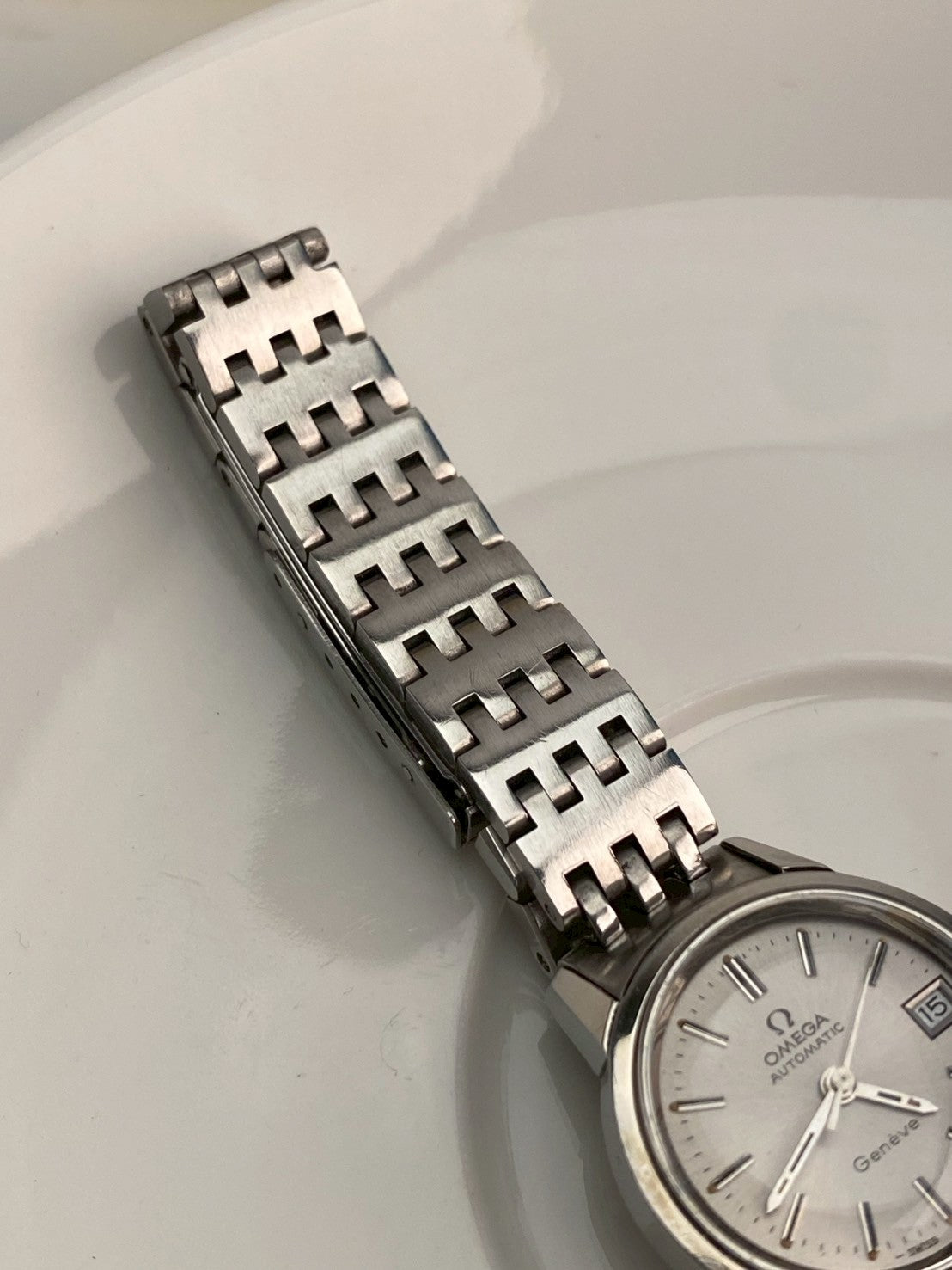 Omega geneve auto date