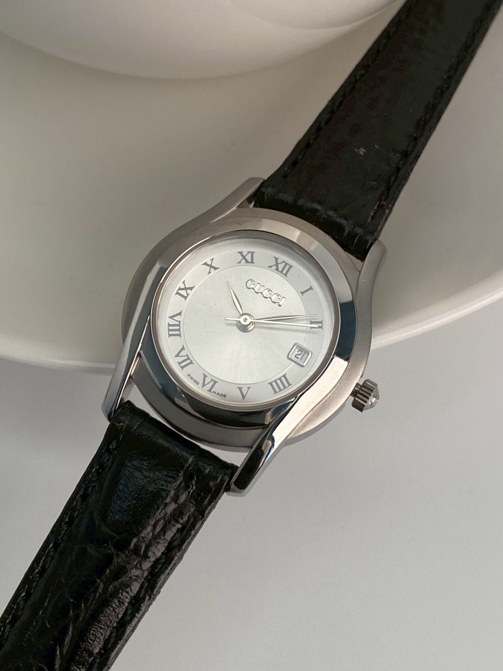 Gucci 5500l silver dial watch