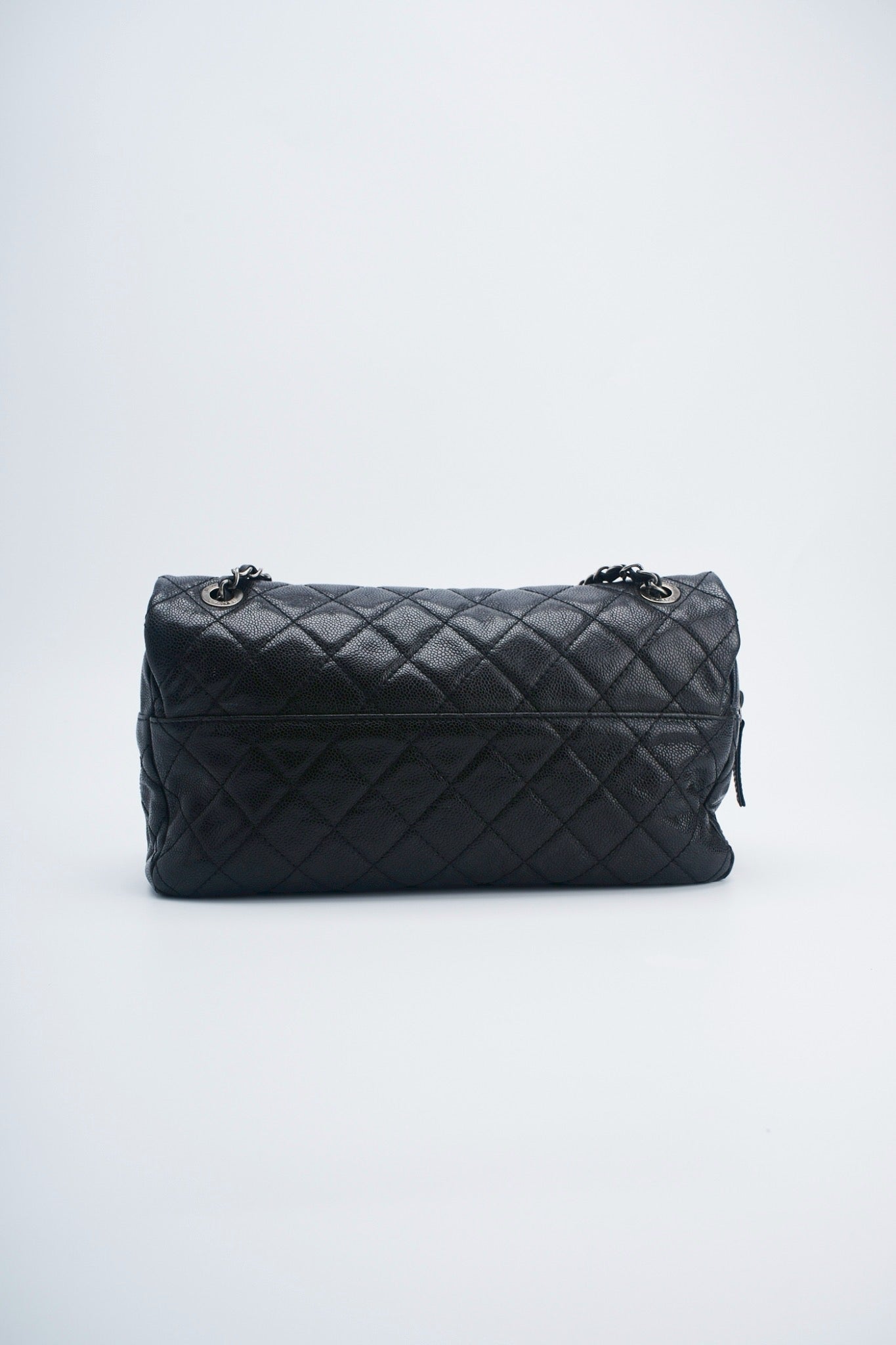 Chanel easy flab caviar skin