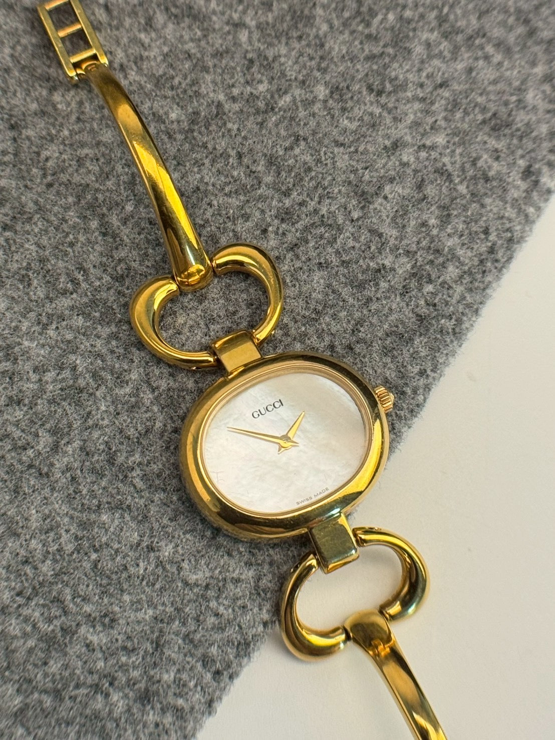 Gucci 1600 pearl c.8412