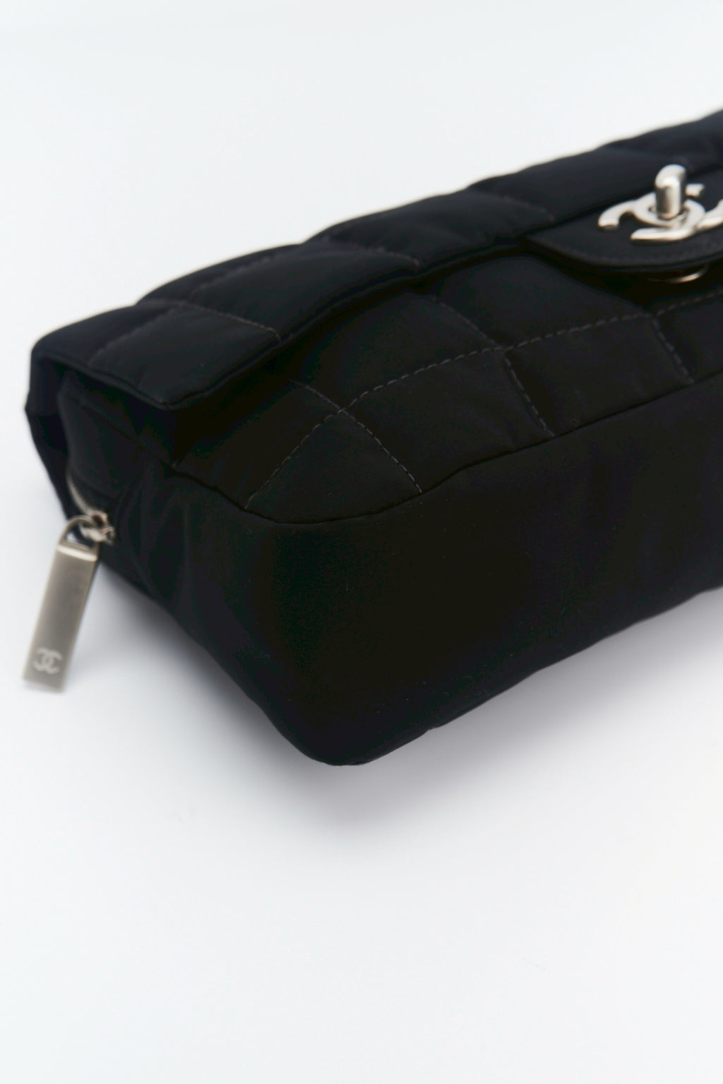 Chanel nylon easy flab “12