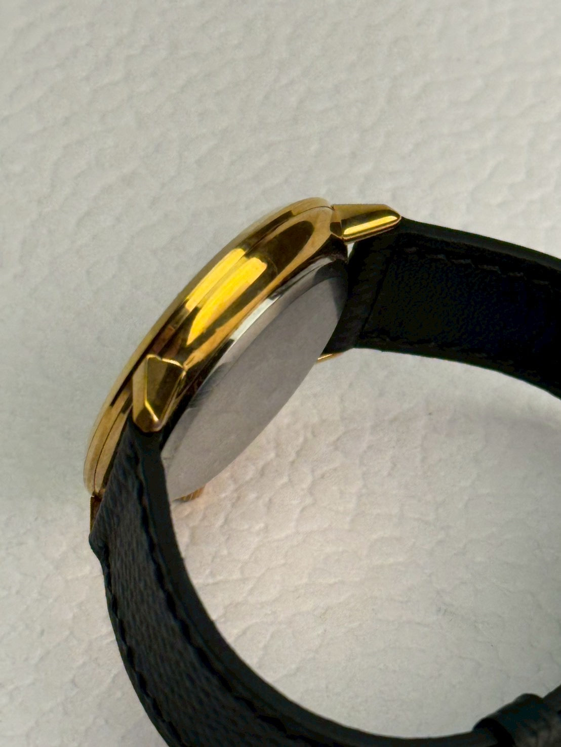 Omega de ville gold